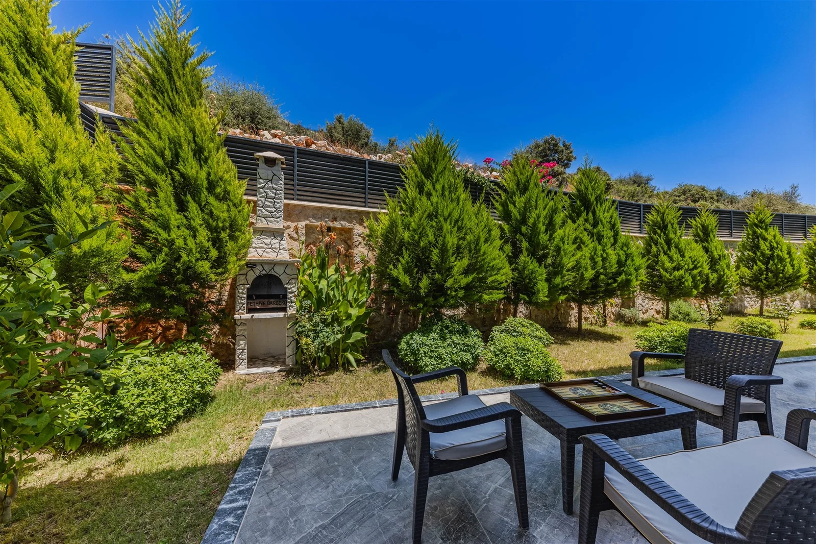 Yeşilköy’de Korunaklı, Çocuk Havuzlu, 4 Kişilik, Ekonomik Villa