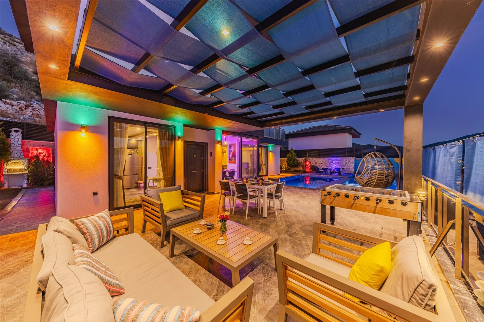 Yeşilköy’de Korunaklı, Çocuk Havuzlu, 2 Yatak Odalı, Ekonomik Villa