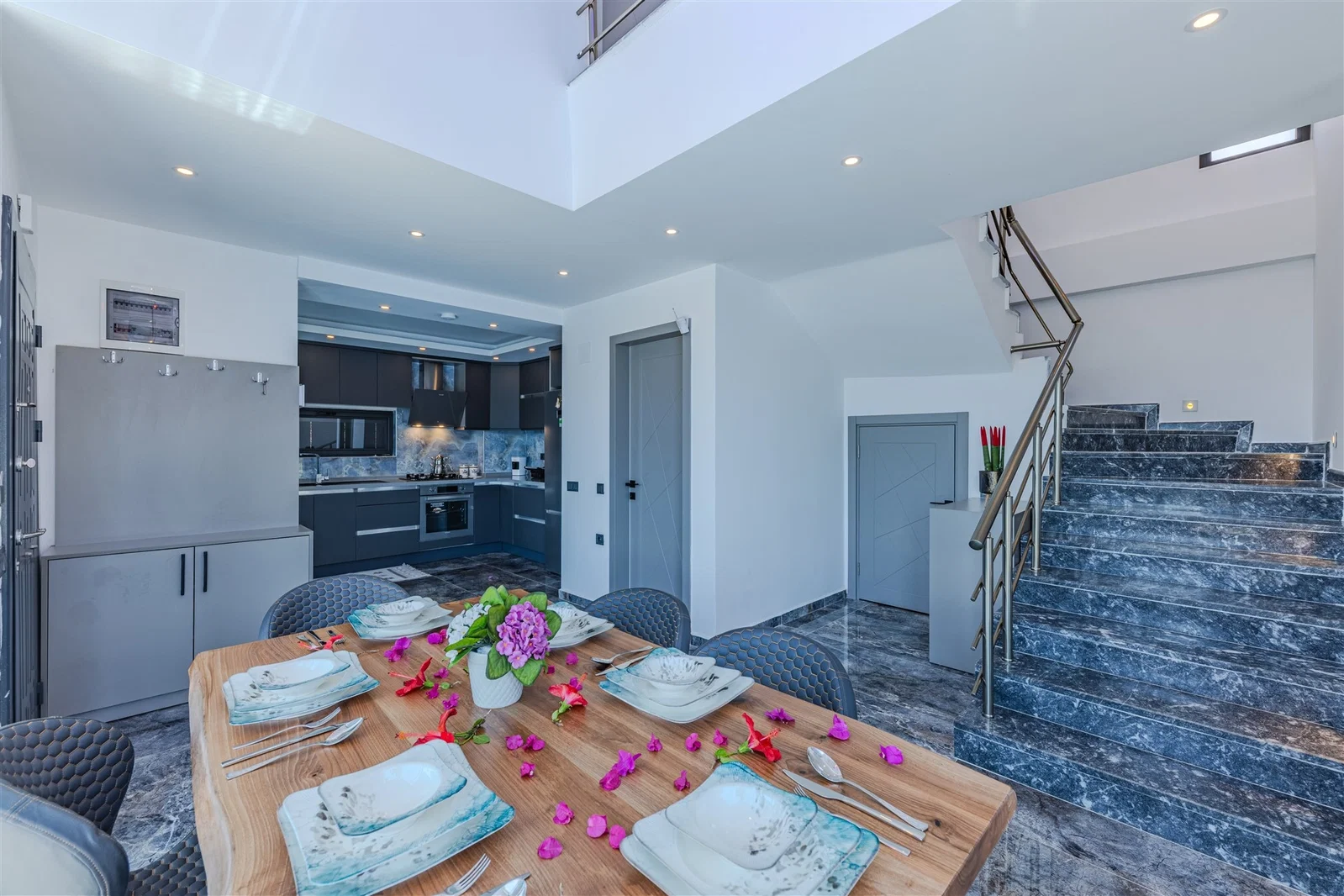 Yeşilköy’de Korunaklı, Çocuk Havuzlu, 2 Yatak Odalı, Ekonomik Villa