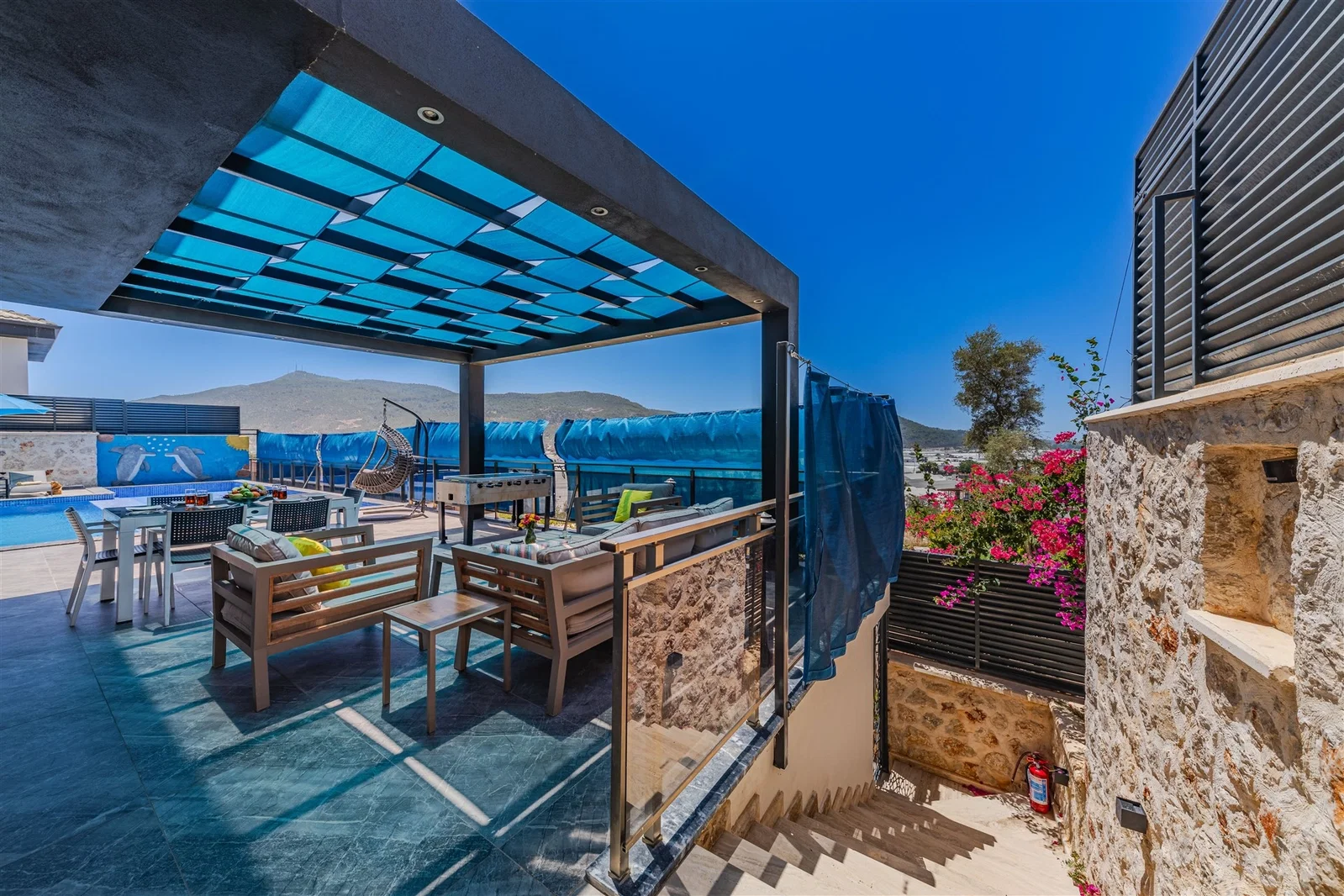 Yeşilköy’de Korunaklı, Çocuk Havuzlu, 2 Yatak Odalı, Ekonomik Villa