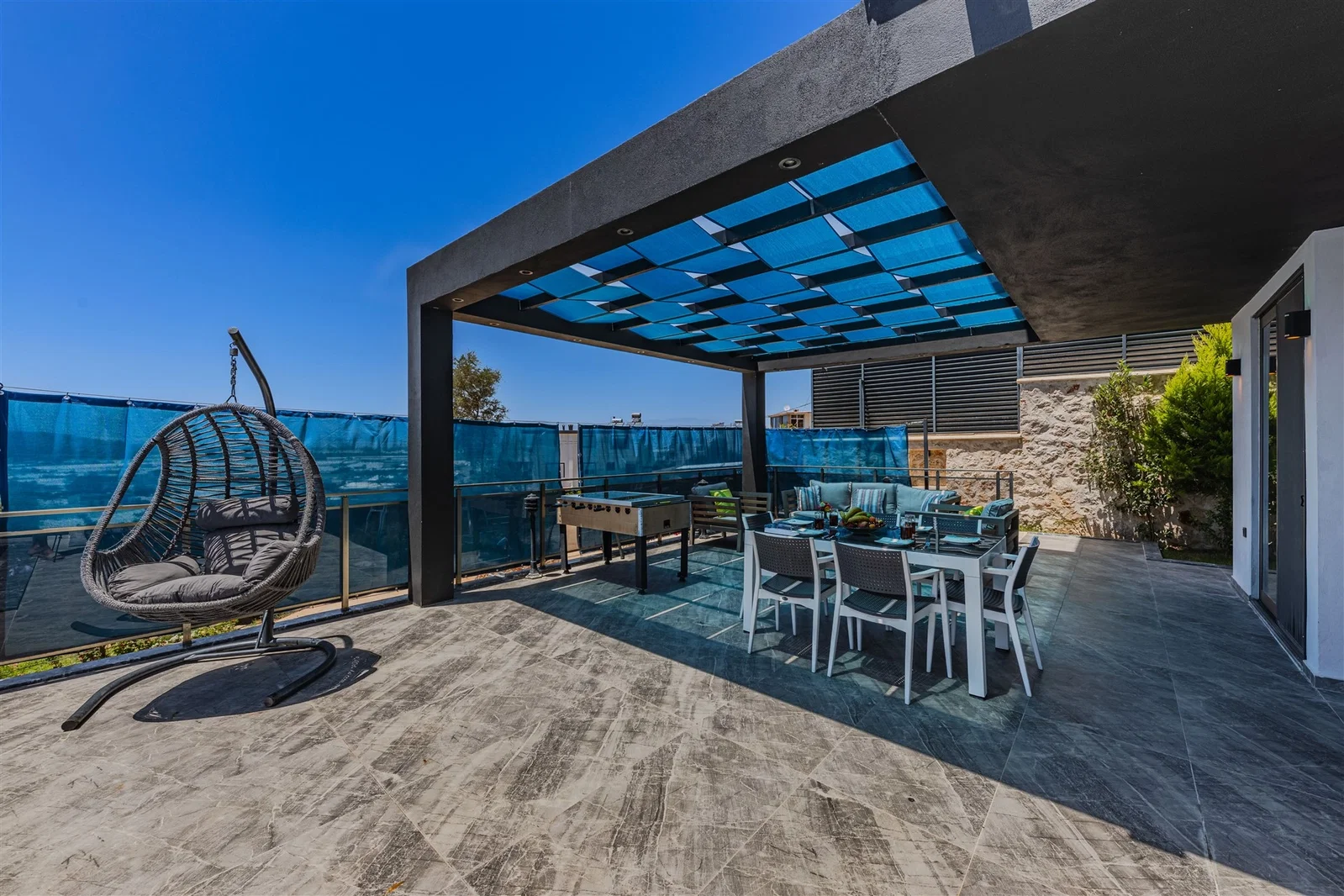 Yeşilköy’de Korunaklı, Çocuk Havuzlu, 2 Yatak Odalı, Ekonomik Villa
