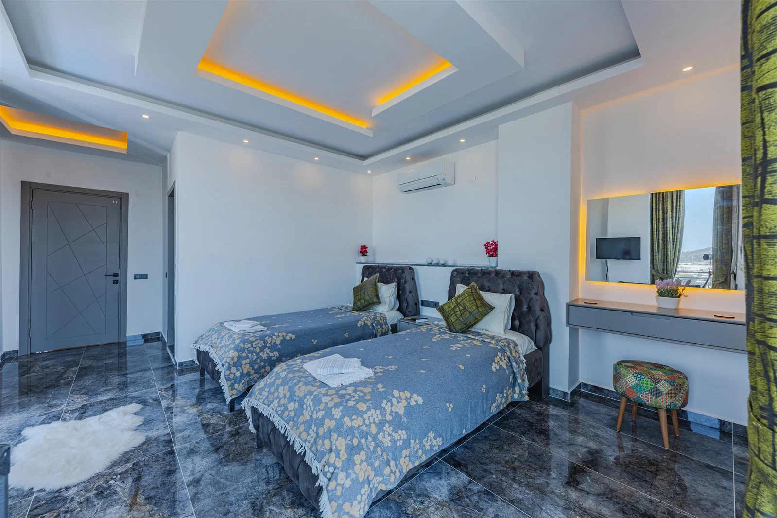 Yeşilköy’de Korunaklı, Çocuk Havuzlu, 2 Yatak Odalı, Ekonomik Villa