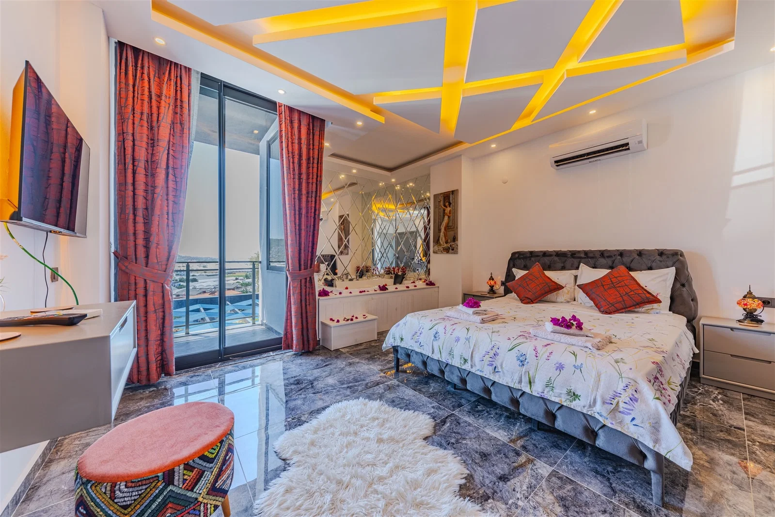 Yeşilköy’de Korunaklı, Çocuk Havuzlu, 2 Yatak Odalı, Ekonomik Villa