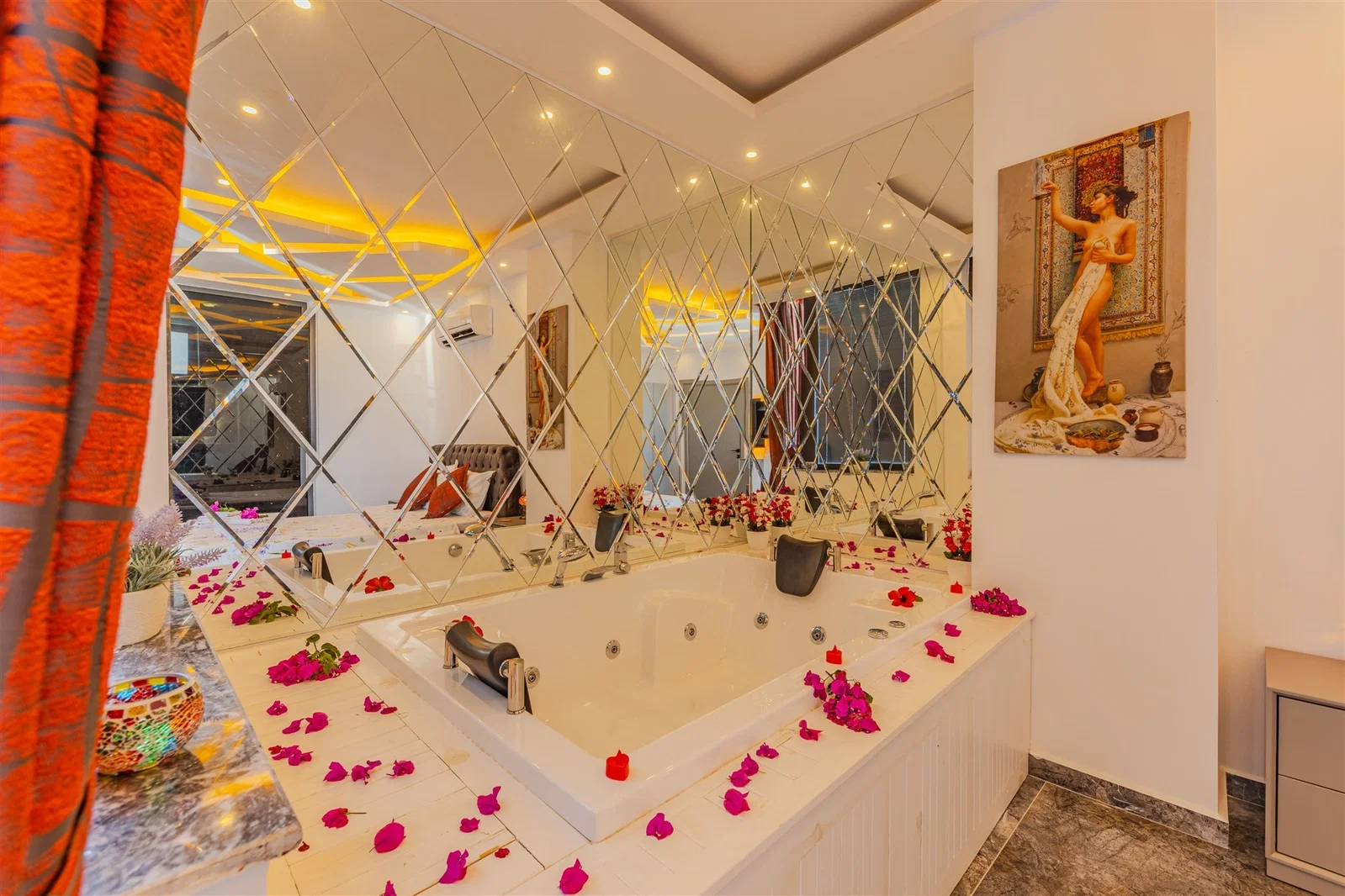 Yeşilköy’de Korunaklı, Çocuk Havuzlu, 2 Yatak Odalı, Ekonomik Villa