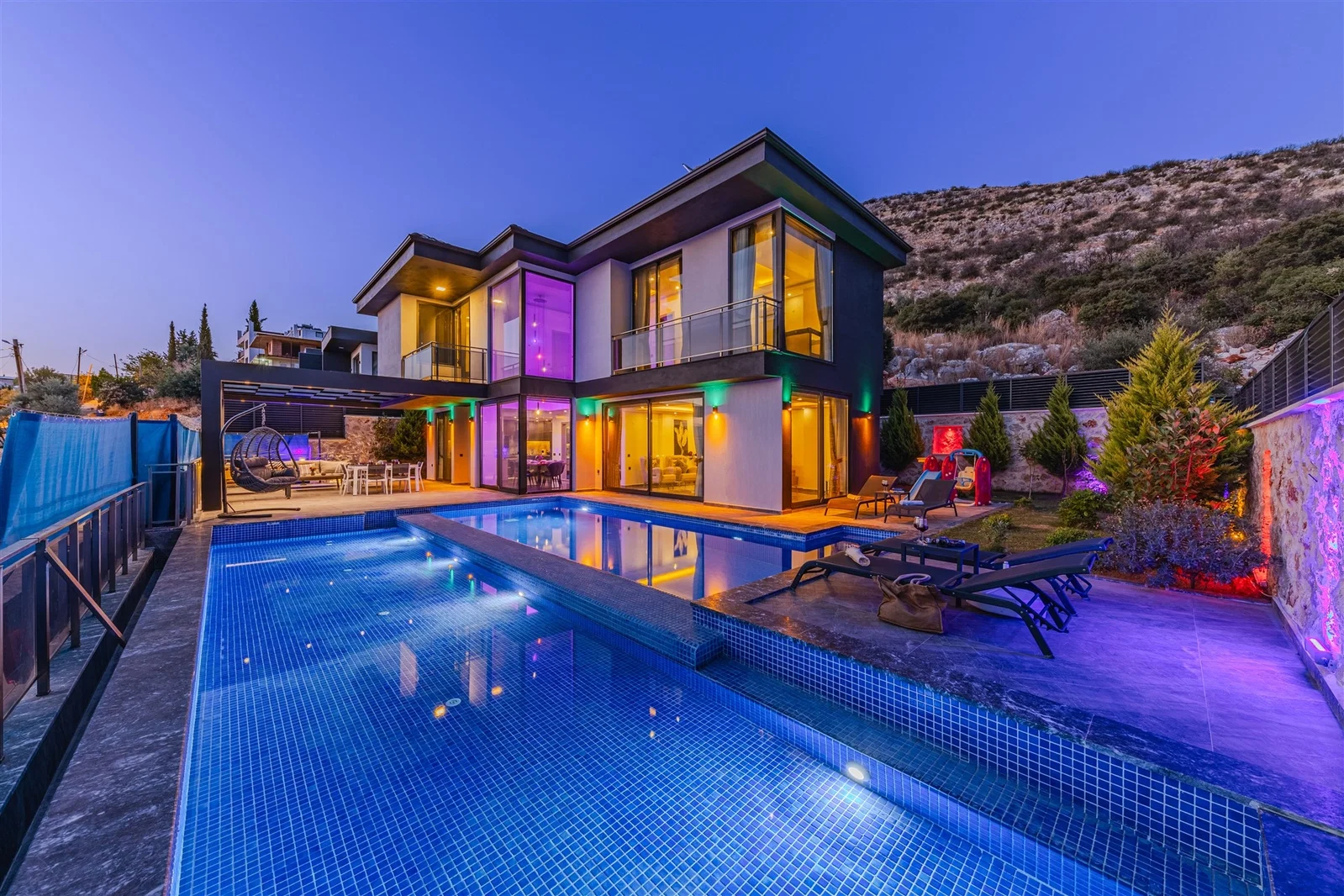 Yeşilköy’de Korunaklı, Çocuk Havuzlu, 2 Yatak Odalı, Ekonomik Villa