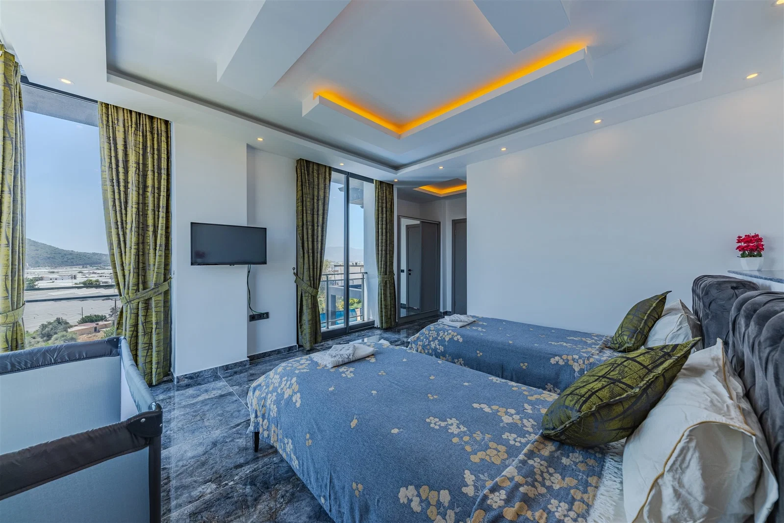 Yeşilköy’de Korunaklı, Çocuk Havuzlu, 2 Yatak Odalı, Ekonomik Villa