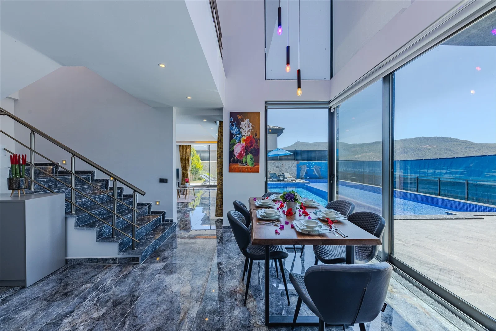 Yeşilköy’de Korunaklı, Çocuk Havuzlu, 2 Yatak Odalı, Ekonomik Villa
