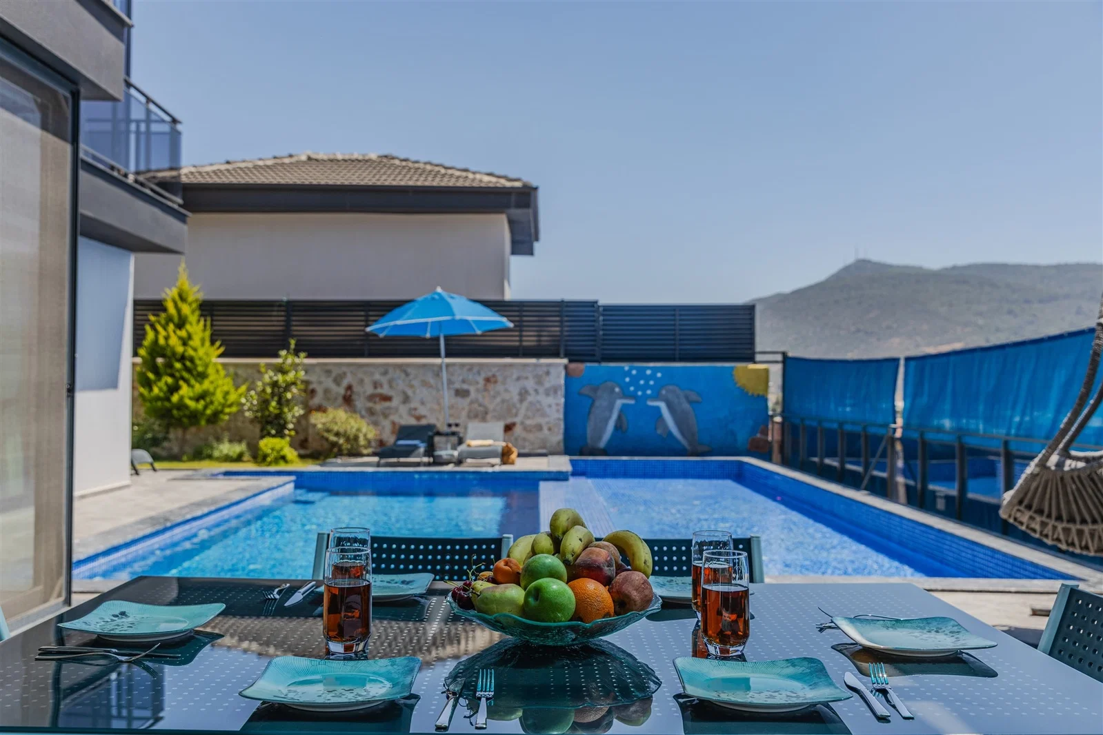 Yeşilköy’de Korunaklı, Çocuk Havuzlu, 2 Yatak Odalı, Ekonomik Villa