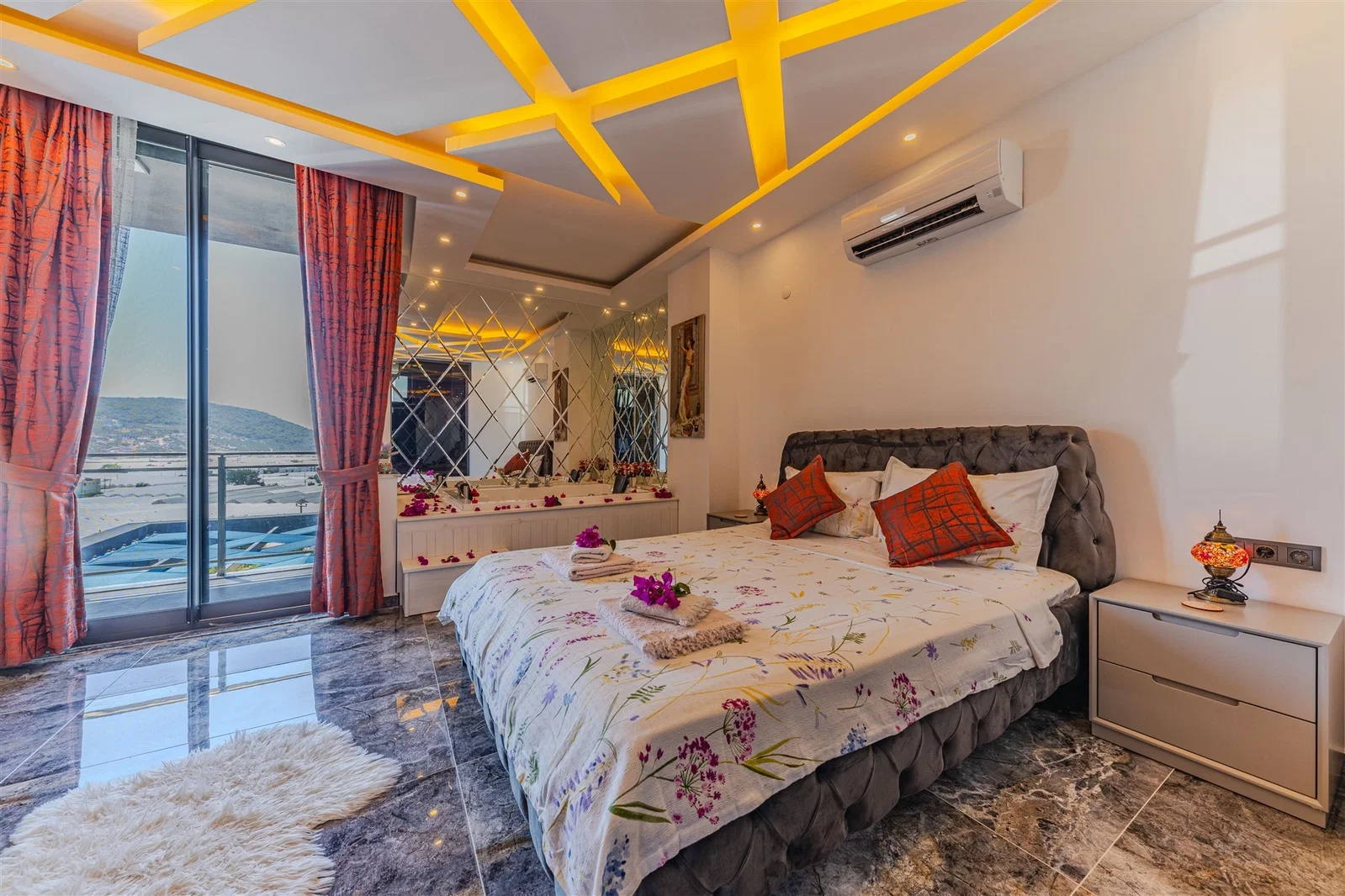 Yeşilköy’de Korunaklı, Çocuk Havuzlu, 2 Yatak Odalı, Ekonomik Villa