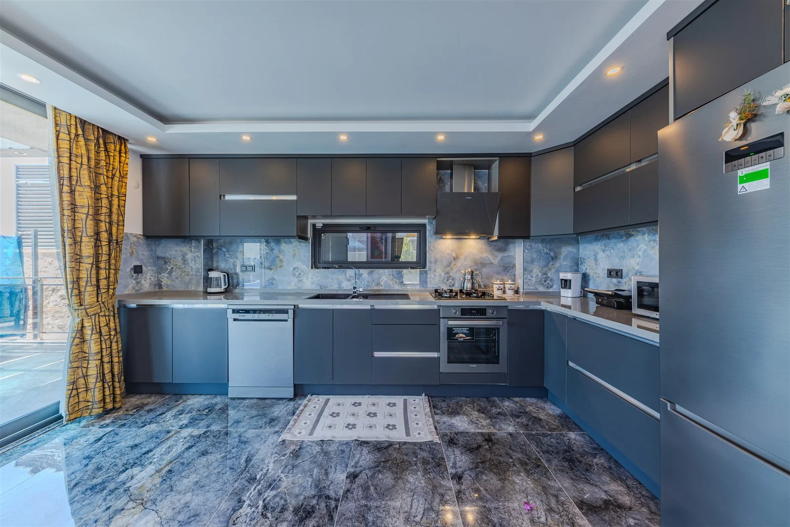 Yeşilköy’de Korunaklı, Çocuk Havuzlu, 2 Yatak Odalı, Ekonomik Villa