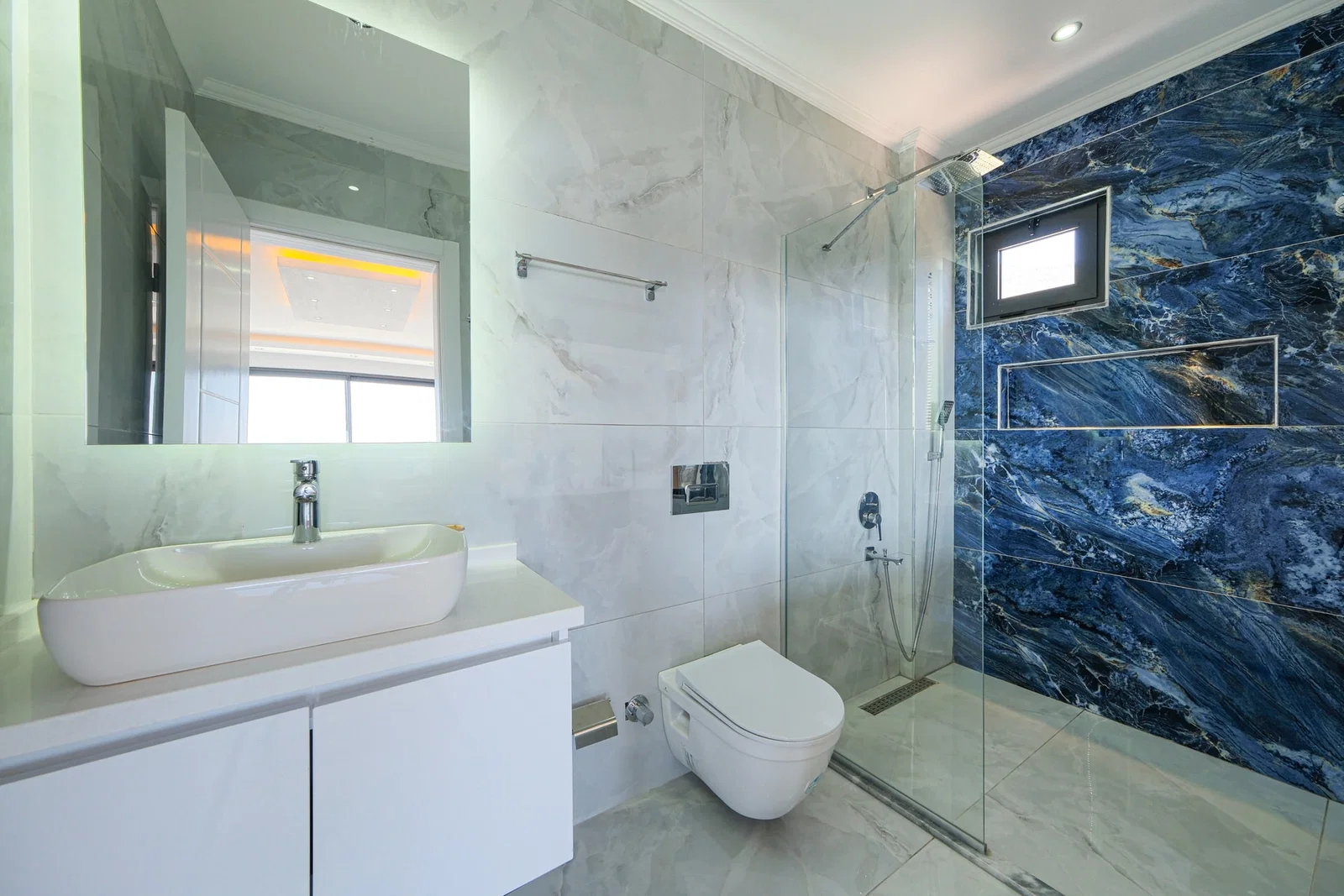Çavdır’da Korunaklı, Isıtmalı Havuzlu, 4 Kişilik, Lüks Villa