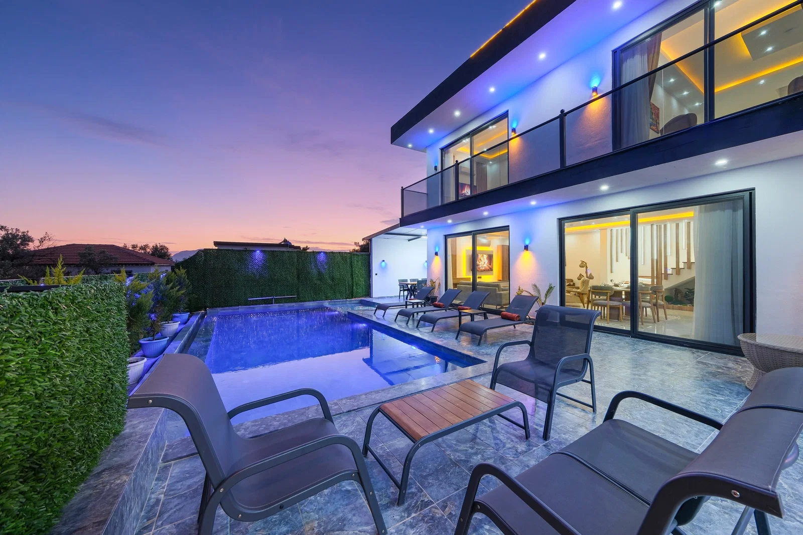 Çavdır’da Korunaklı, Isıtmalı Havuzlu, 4 Kişilik, Lüks Villa