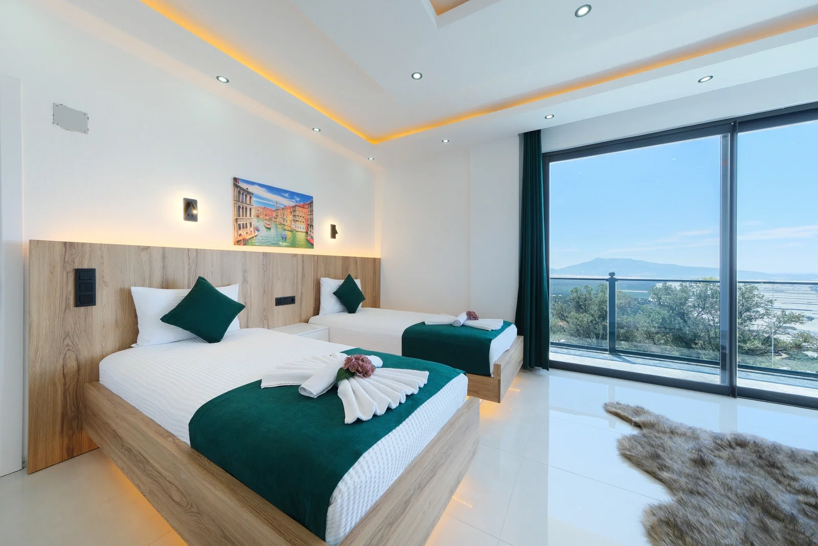 Çavdır’da Korunaklı, Isıtmalı Havuzlu, 4 Kişilik, Lüks Villa