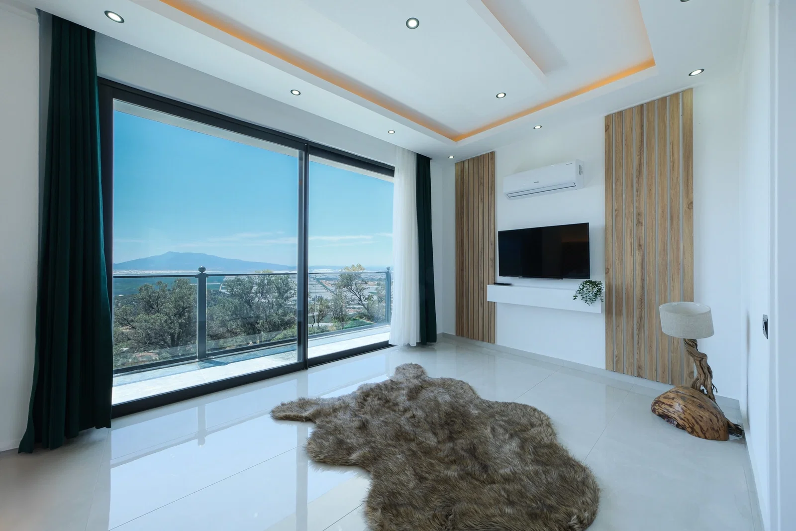 Çavdır’da Korunaklı, Isıtmalı Havuzlu, 4 Kişilik, Lüks Villa