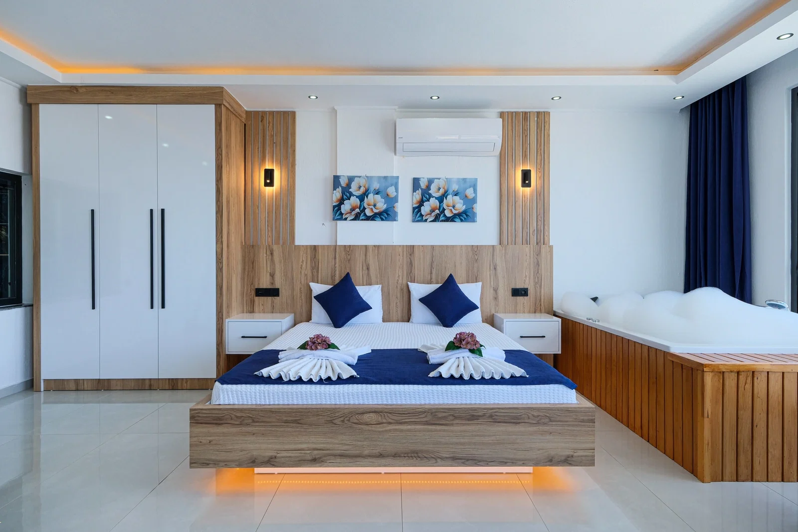 Çavdır’da Korunaklı, Isıtmalı Havuzlu, 4 Kişilik, Lüks Villa