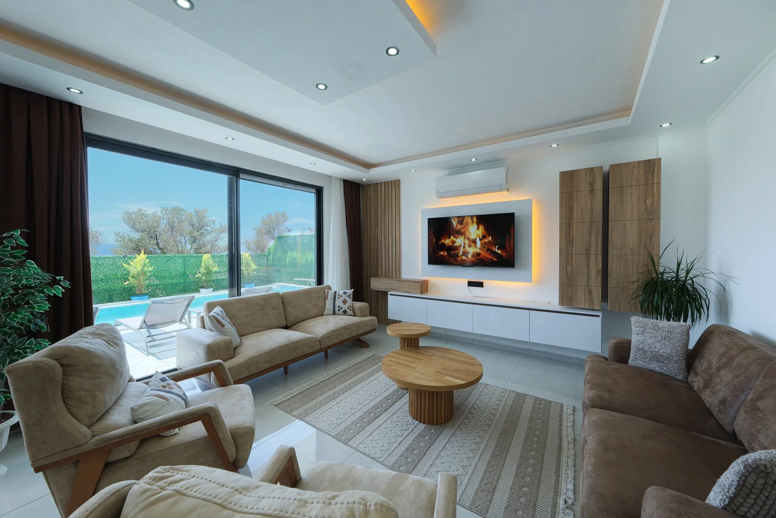 Çavdır’da Korunaklı, Isıtmalı Havuzlu, 4 Kişilik, Lüks Villa
