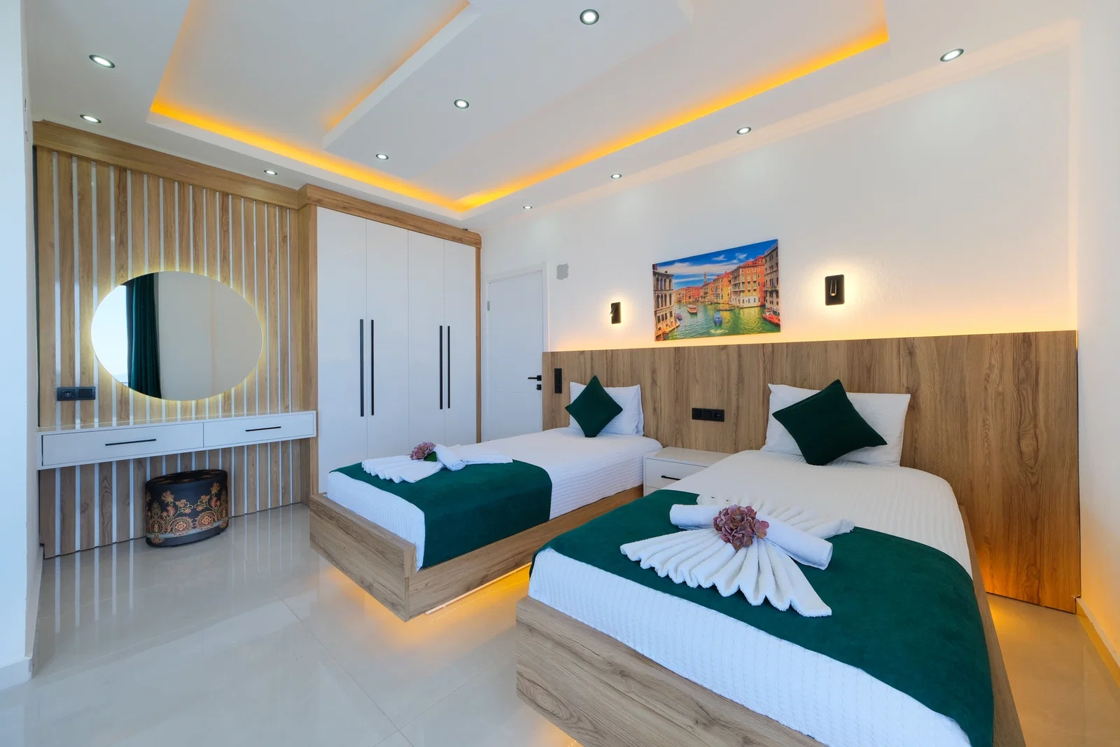 Çavdır’da Korunaklı, Isıtmalı Havuzlu, 4 Kişilik, Lüks Villa