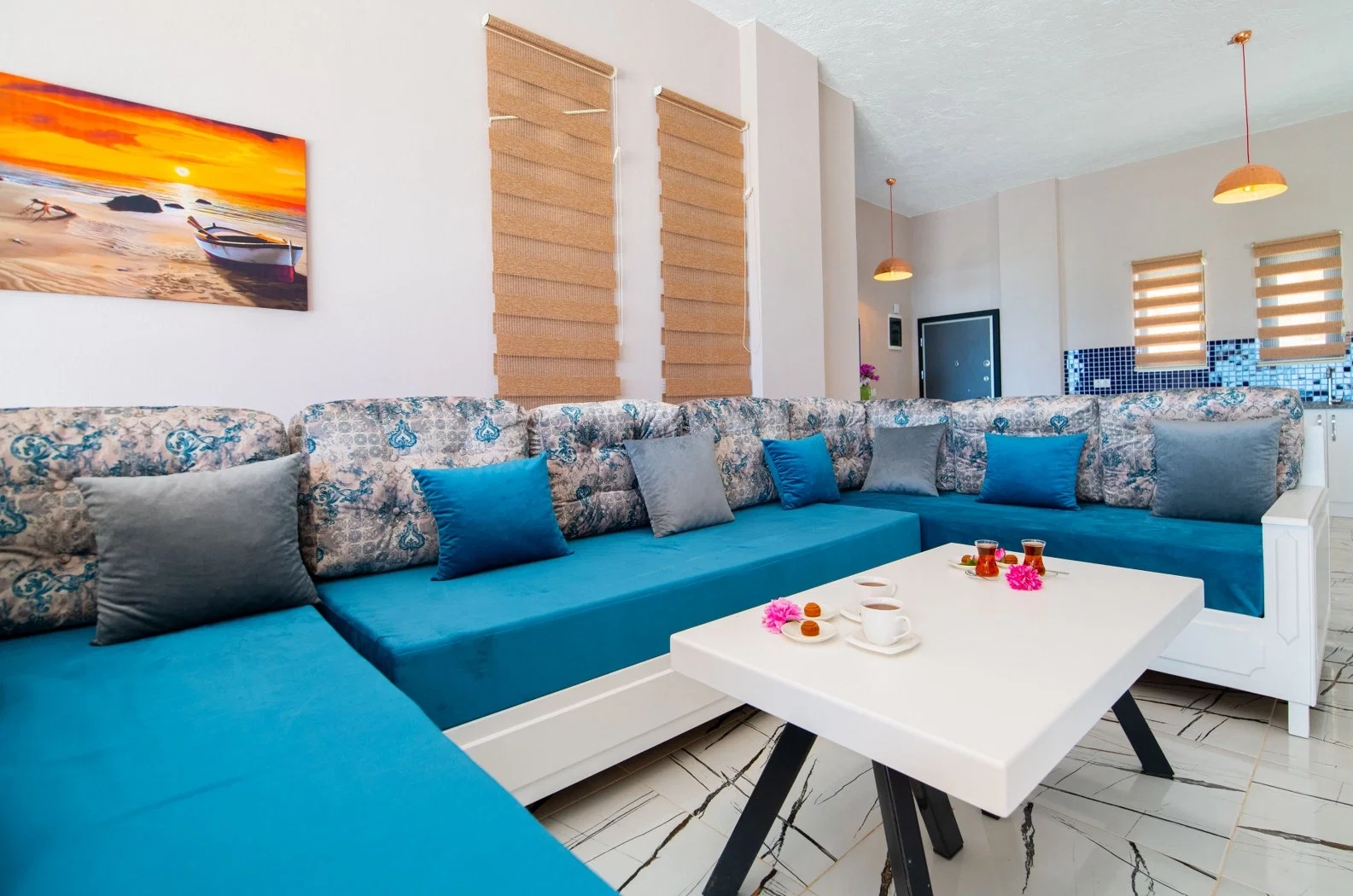 Yeşilköy’de Balayı Çiftlerine Uygun, Isıtmalı Havuzlu, 2 Yatak Odalı, Kiralık Villa