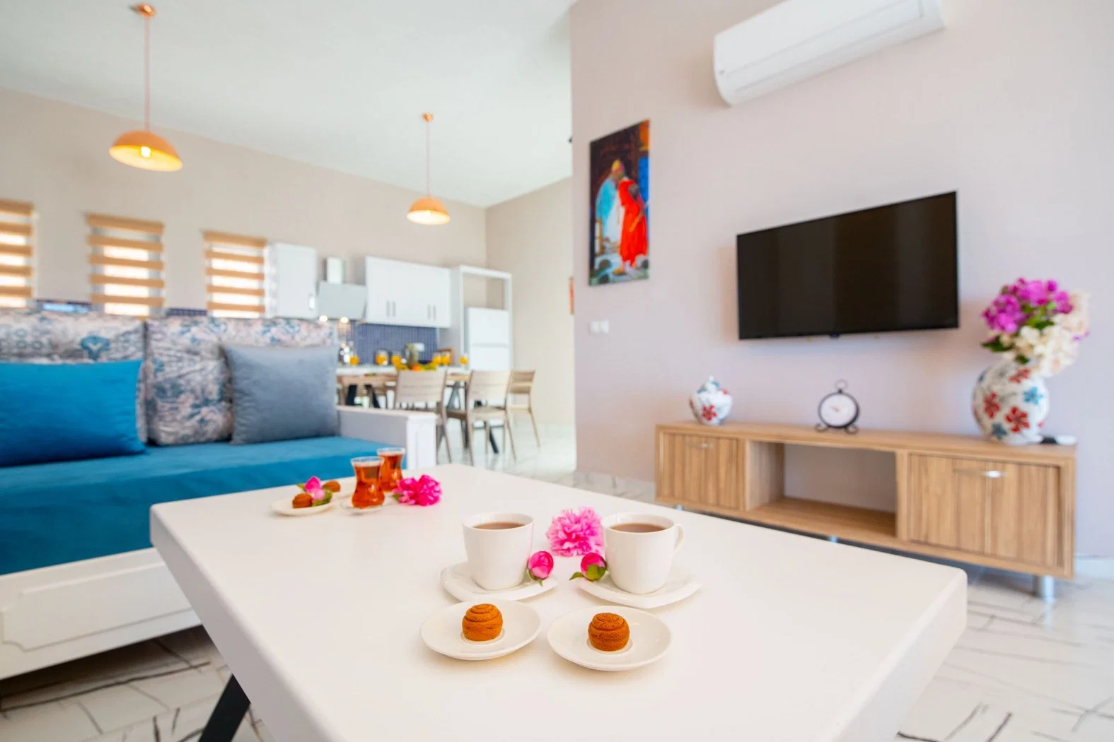 Yeşilköy’de Balayı Çiftlerine Uygun, Isıtmalı Havuzlu, 2 Yatak Odalı, Kiralık Villa