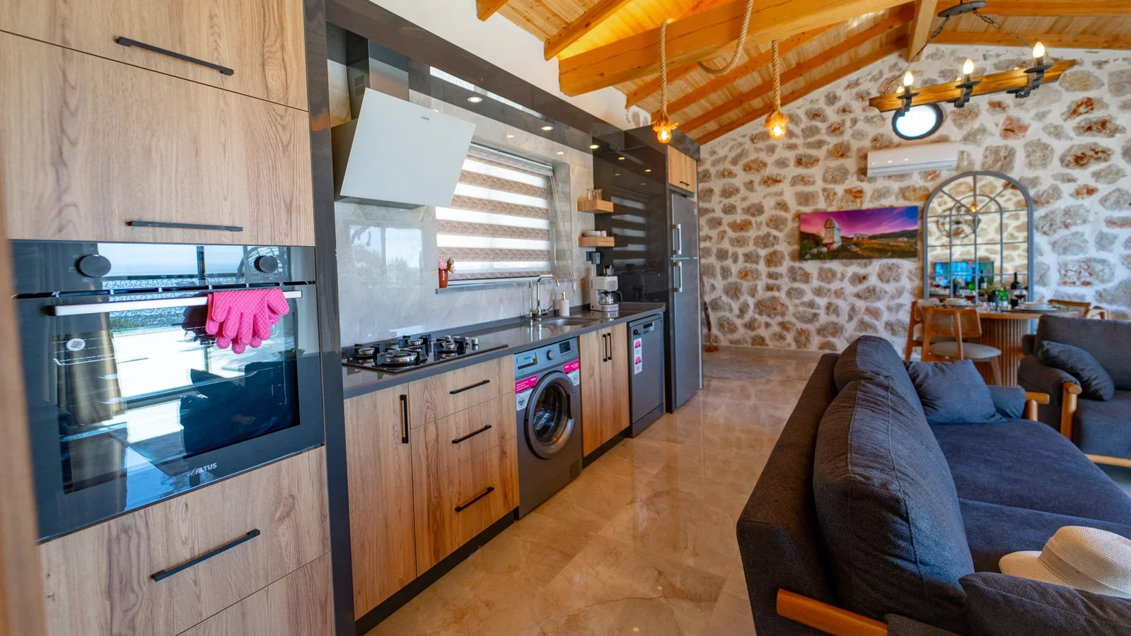 Patara’da Deniz Manzaralı, Korunaklı Havuzlu, Jakuzili, Ekonomik Villa