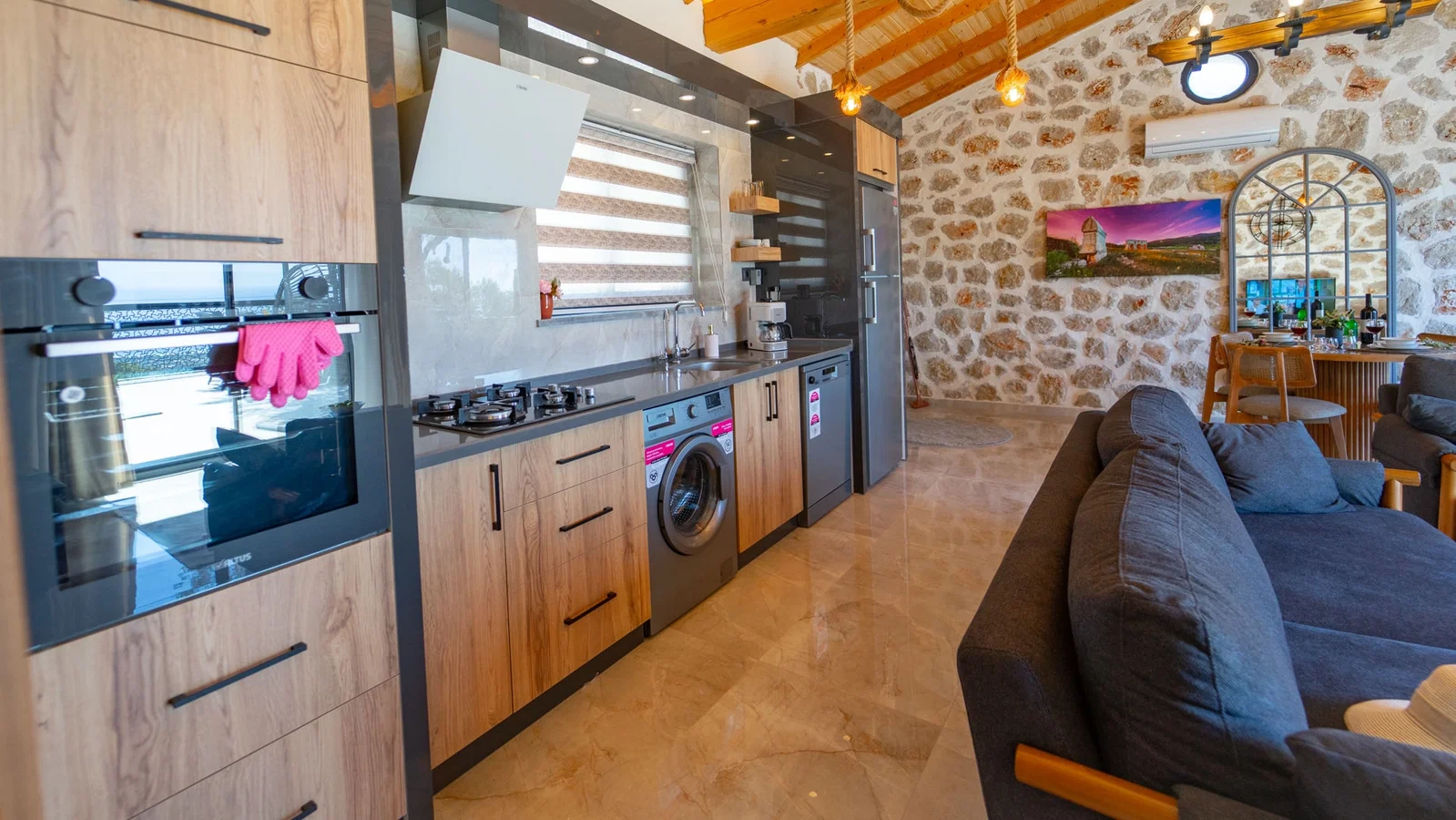 Patara’da Deniz Manzaralı, Korunaklı Havuzlu, Jakuzili, Ekonomik Villa