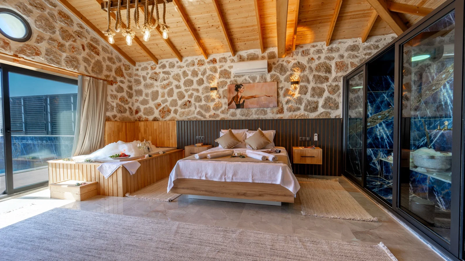 Patara’da Deniz Manzaralı, Korunaklı Havuzlu, Jakuzili, Ekonomik Villa