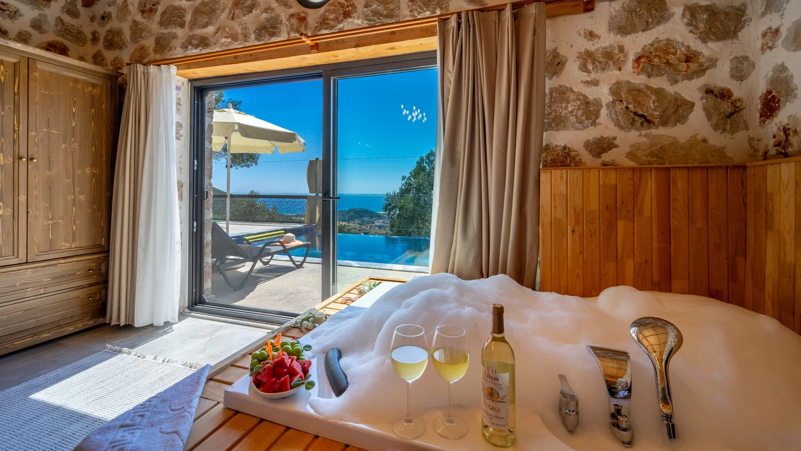 Patara’da Deniz Manzaralı, Korunaklı Havuzlu, Jakuzili, Ekonomik Villa