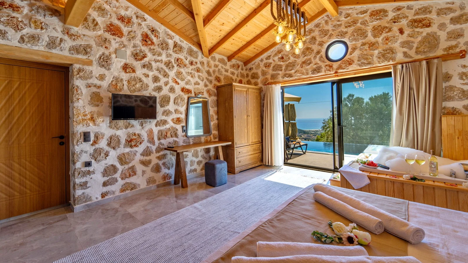 Patara’da Deniz Manzaralı, Korunaklı Havuzlu, Jakuzili, Ekonomik Villa