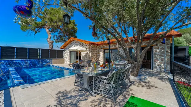 Patara’da Deniz Manzaralı, Korunaklı Havuzlu, Jakuzili, Ekonomik Villa