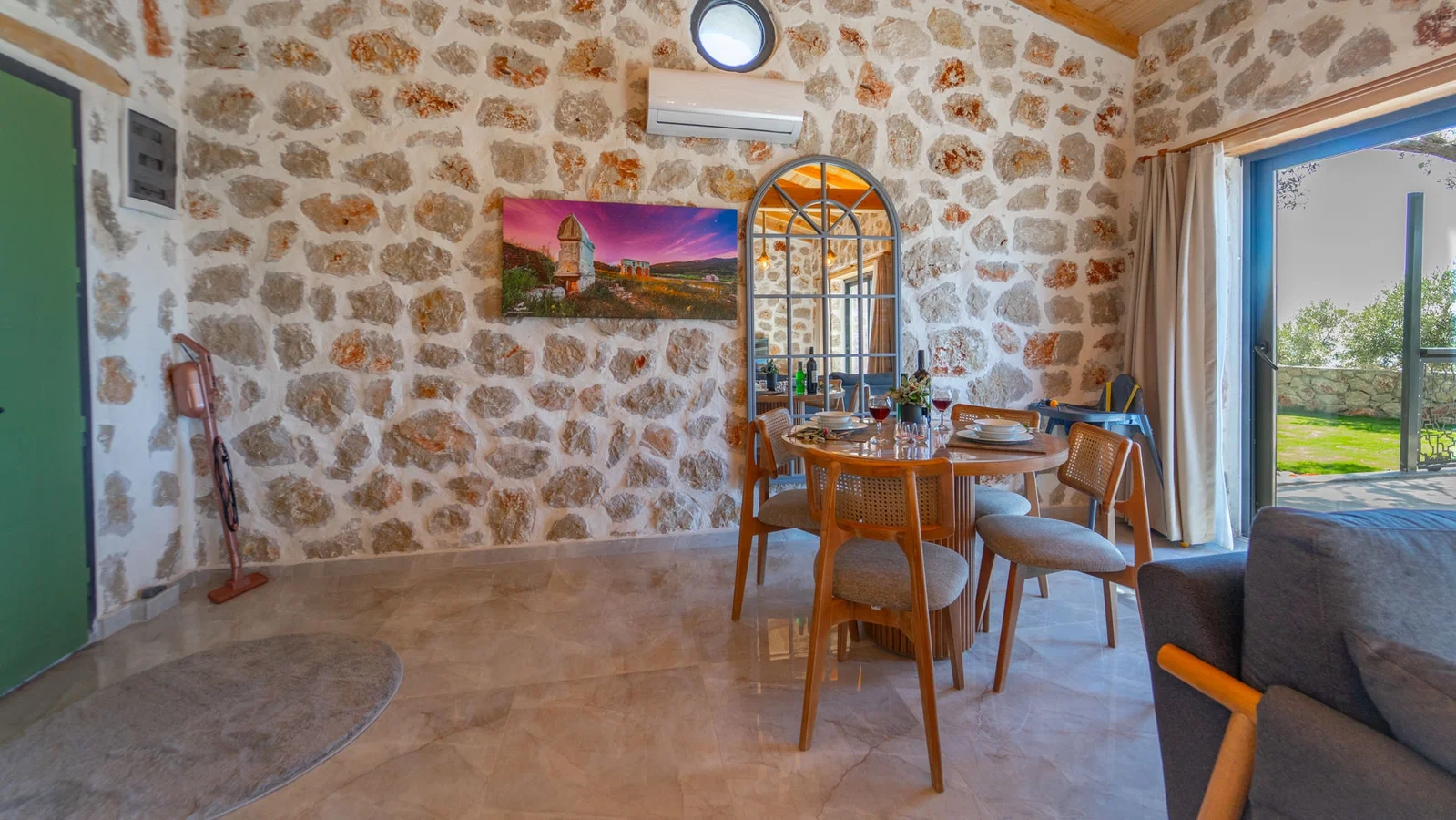 Patara’da Deniz Manzaralı, Korunaklı Havuzlu, Jakuzili, Ekonomik Villa