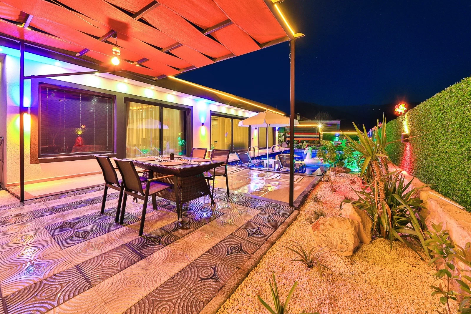 Çavdır’da Balayı Çiftlerine Uygun, Korunaklı Havuzlu, 2 Yatak Odalı, Ekonomik Villa