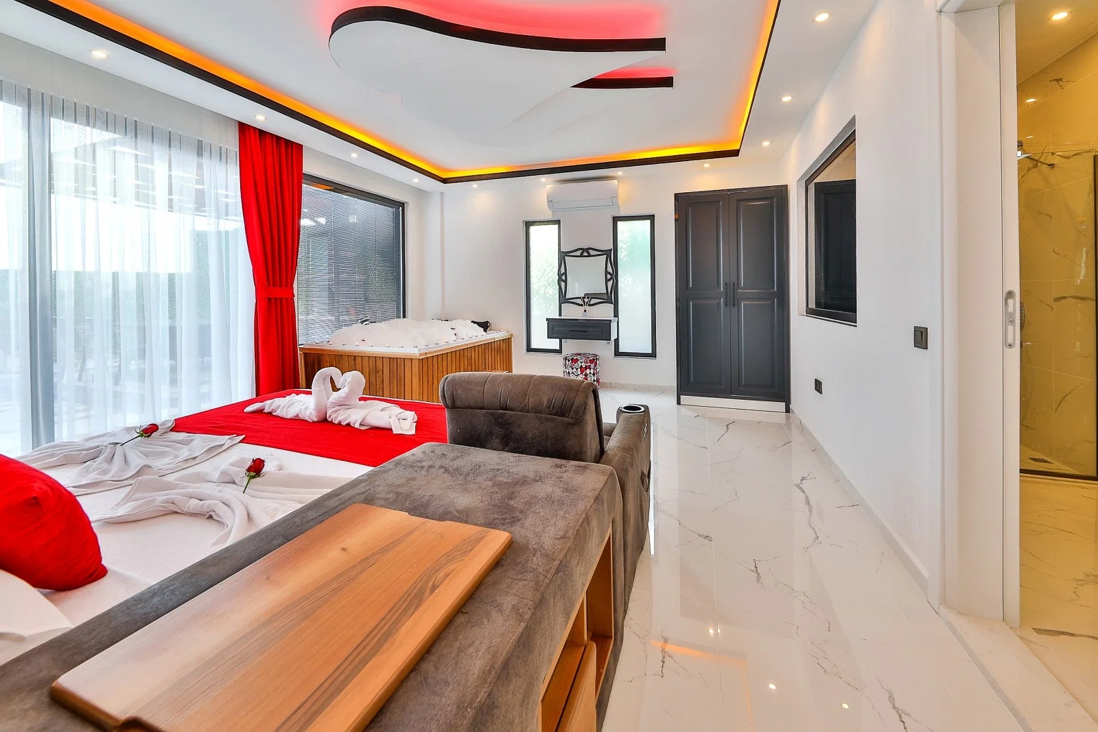 Çavdır’da Balayı Çiftlerine Uygun, Korunaklı Havuzlu, 2 Yatak Odalı, Ekonomik Villa