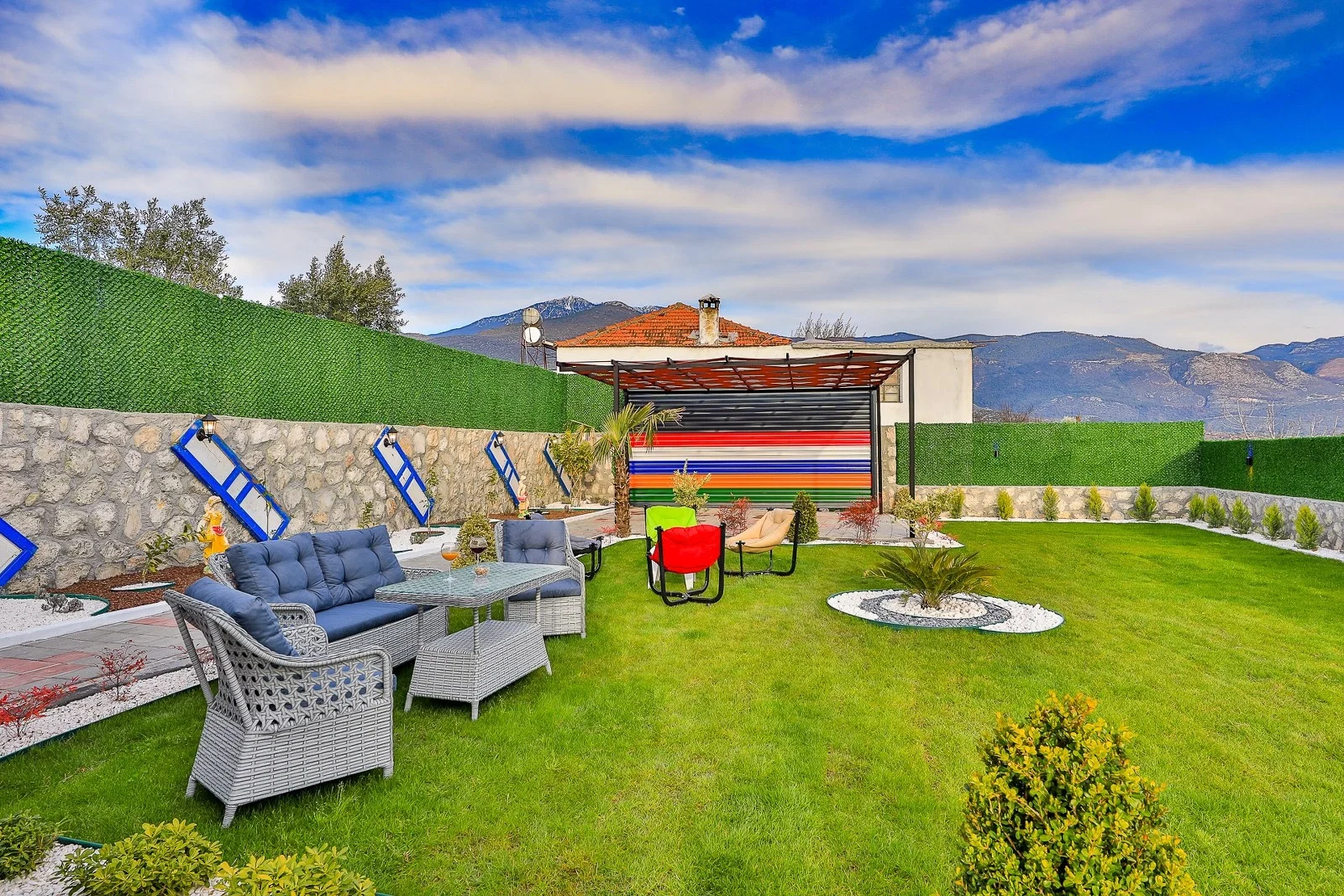 Çavdır’da Balayı Çiftlerine Uygun, Korunaklı Havuzlu, 2 Yatak Odalı, Ekonomik Villa