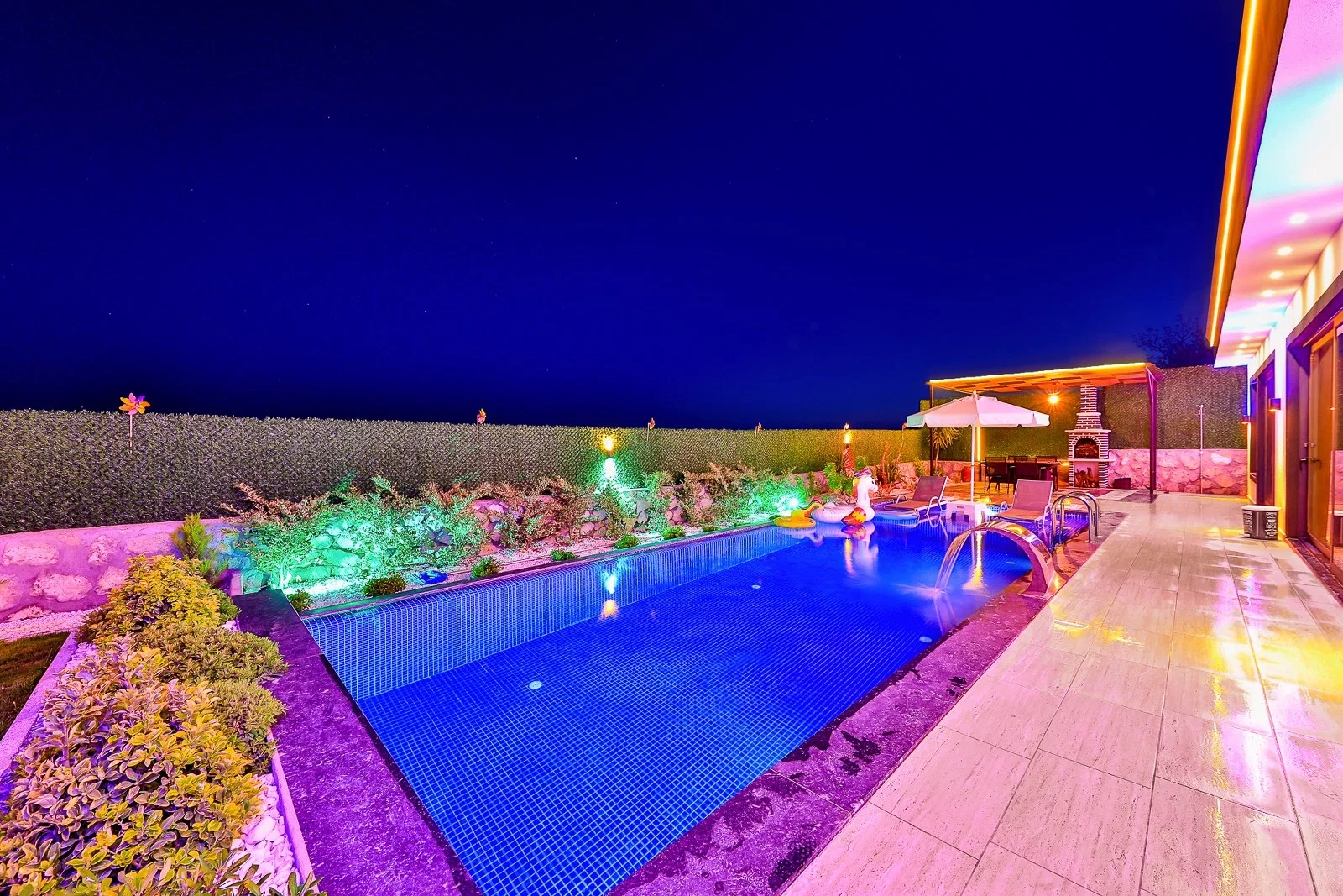 Çavdır’da Balayı Çiftlerine Uygun, Korunaklı Havuzlu, 2 Yatak Odalı, Ekonomik Villa