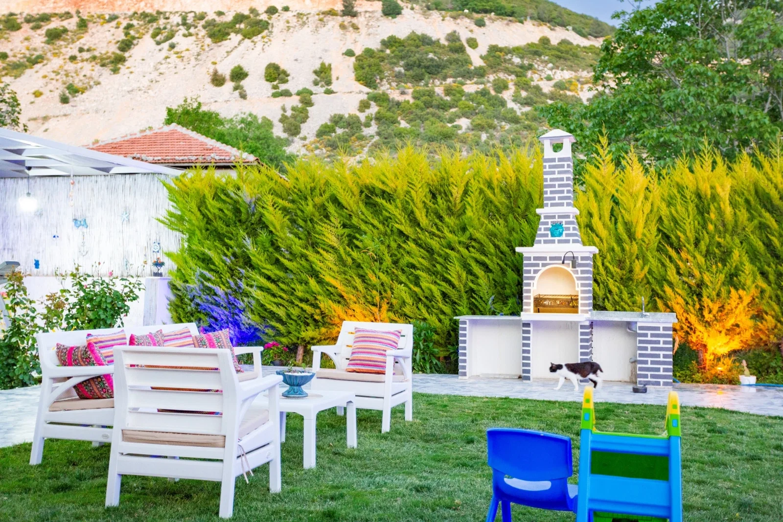Bezirgan’da Balayı Çiftlerine Uygun, Korunaklı Havuzlu, 2 Yatak Odalı, Ekonomik Villa