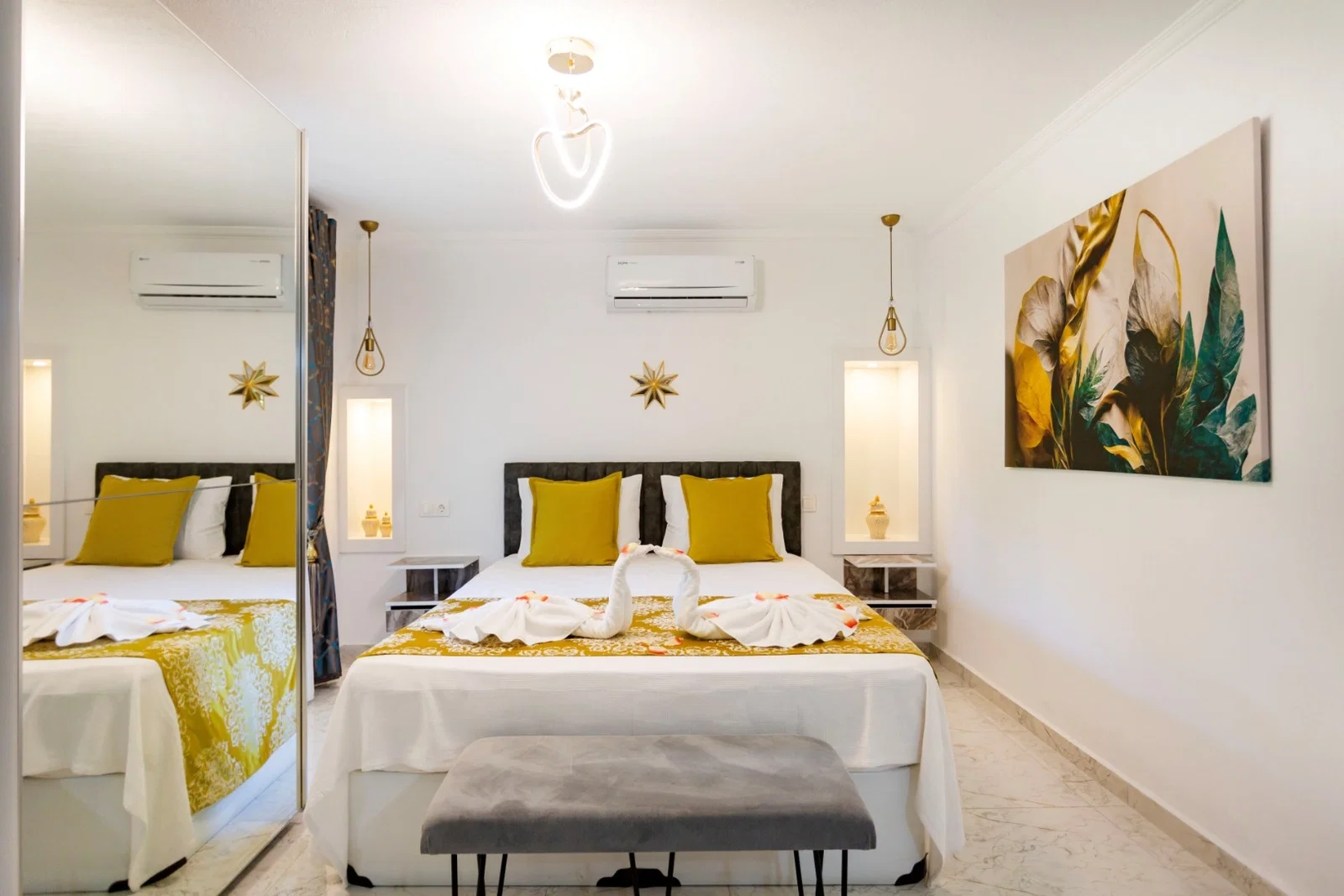 Bezirgan’da Balayı Çiftlerine Uygun, Korunaklı Havuzlu, 2 Yatak Odalı, Ekonomik Villa