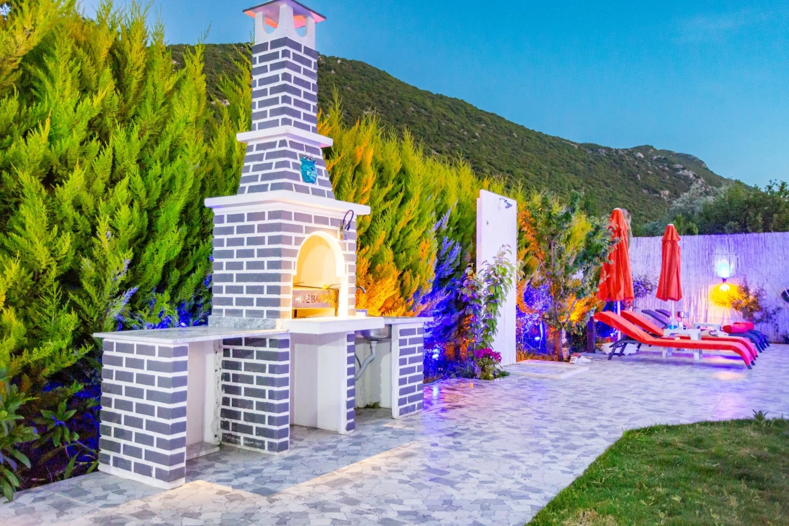Bezirgan’da Balayı Çiftlerine Uygun, Korunaklı Havuzlu, 2 Yatak Odalı, Ekonomik Villa