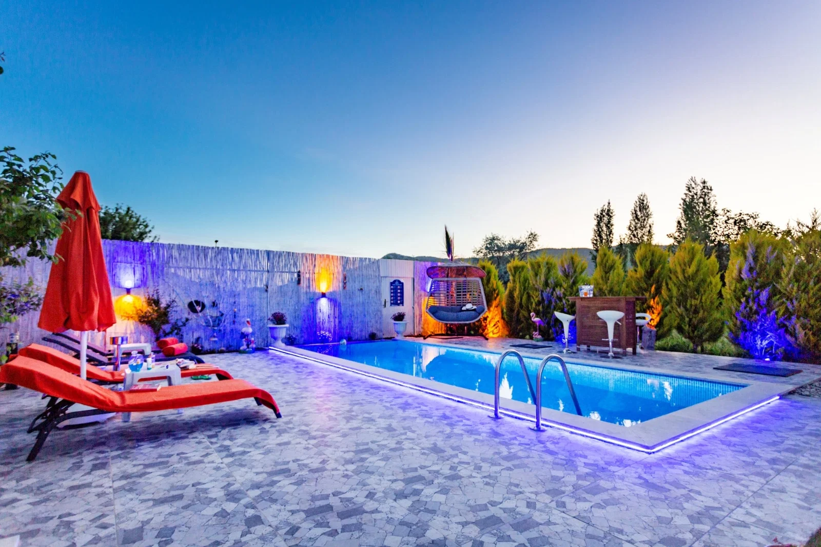 Bezirgan’da Balayı Çiftlerine Uygun, Korunaklı Havuzlu, 2 Yatak Odalı, Ekonomik Villa