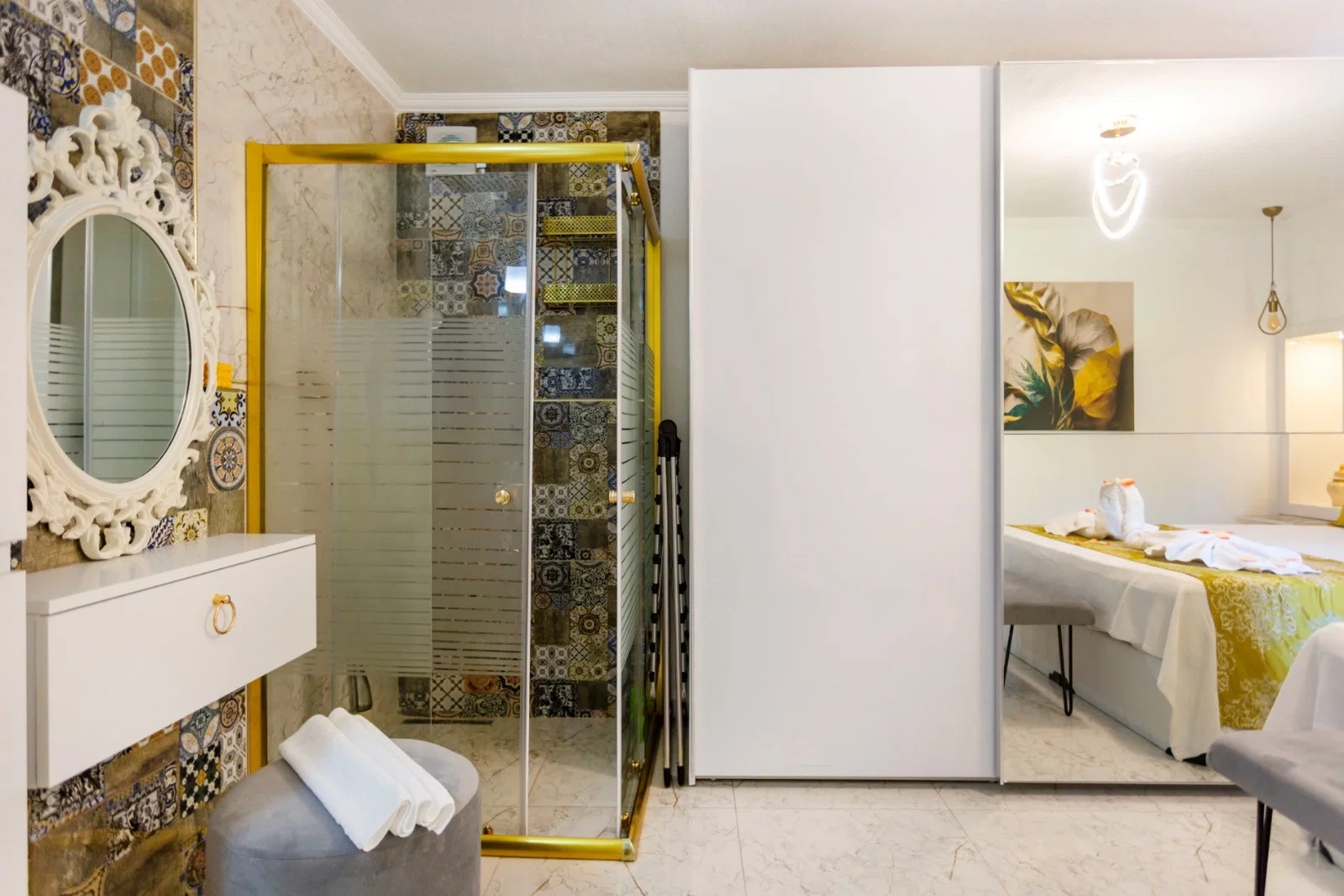 Bezirgan’da Balayı Çiftlerine Uygun, Korunaklı Havuzlu, 2 Yatak Odalı, Ekonomik Villa