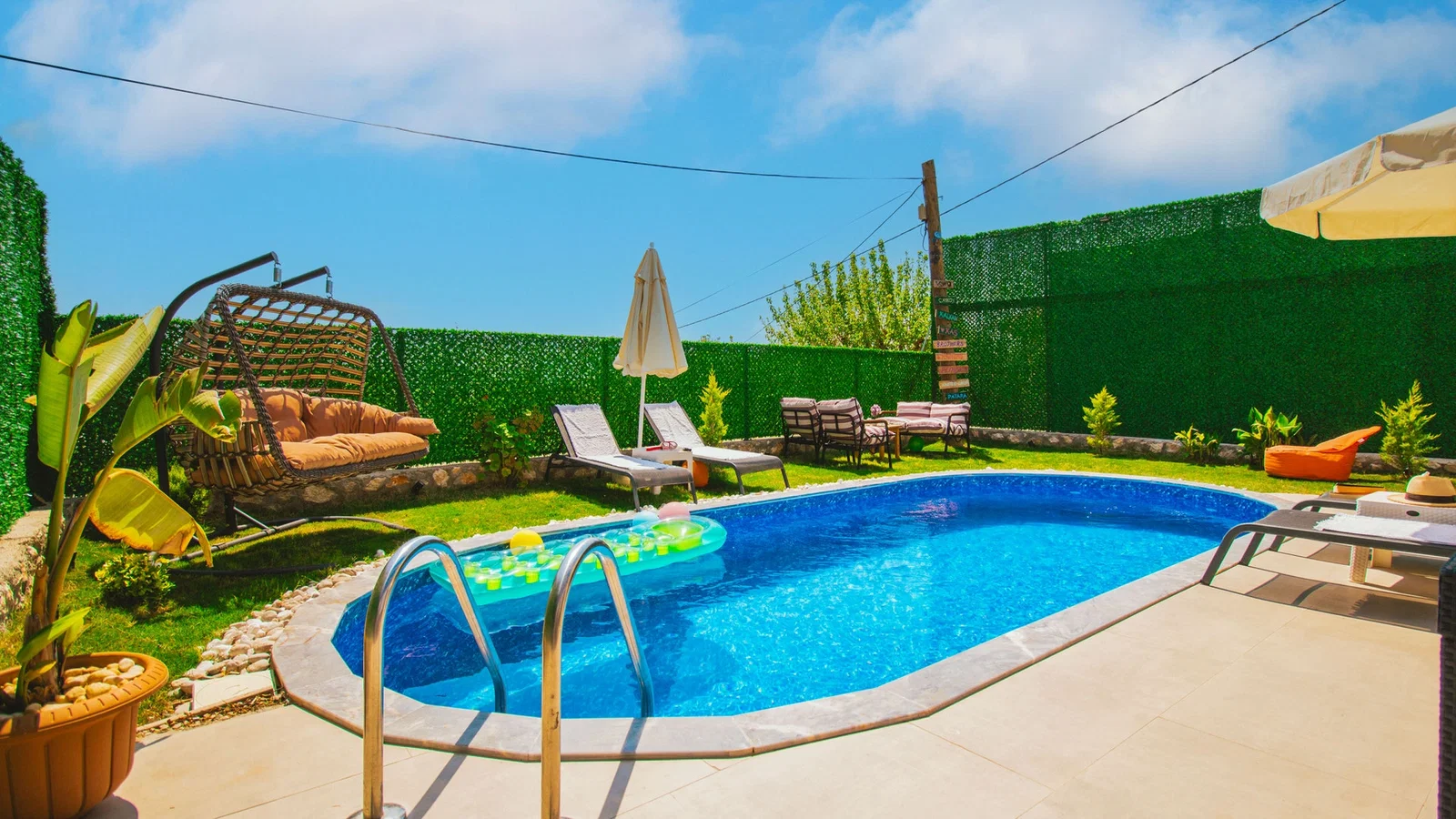 Çavdır’da Balayı Çiftlerine Uygun, Korunaklı Havuzlu, 2 Yatak Odalı, Kiralık Villa