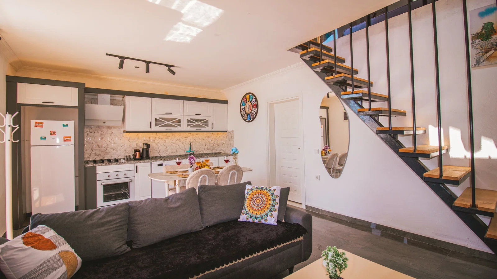 Çavdır’da Balayı Çiftlerine Uygun, Korunaklı Havuzlu, 2 Yatak Odalı, Kiralık Villa