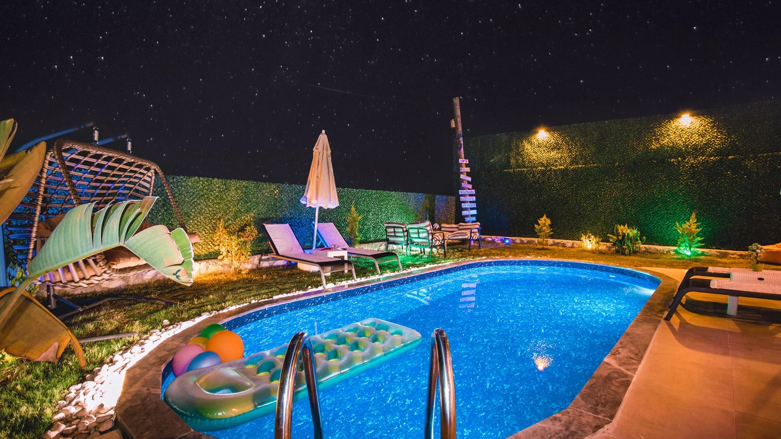 Çavdır’da Balayı Çiftlerine Uygun, Korunaklı Havuzlu, 2 Yatak Odalı, Kiralık Villa