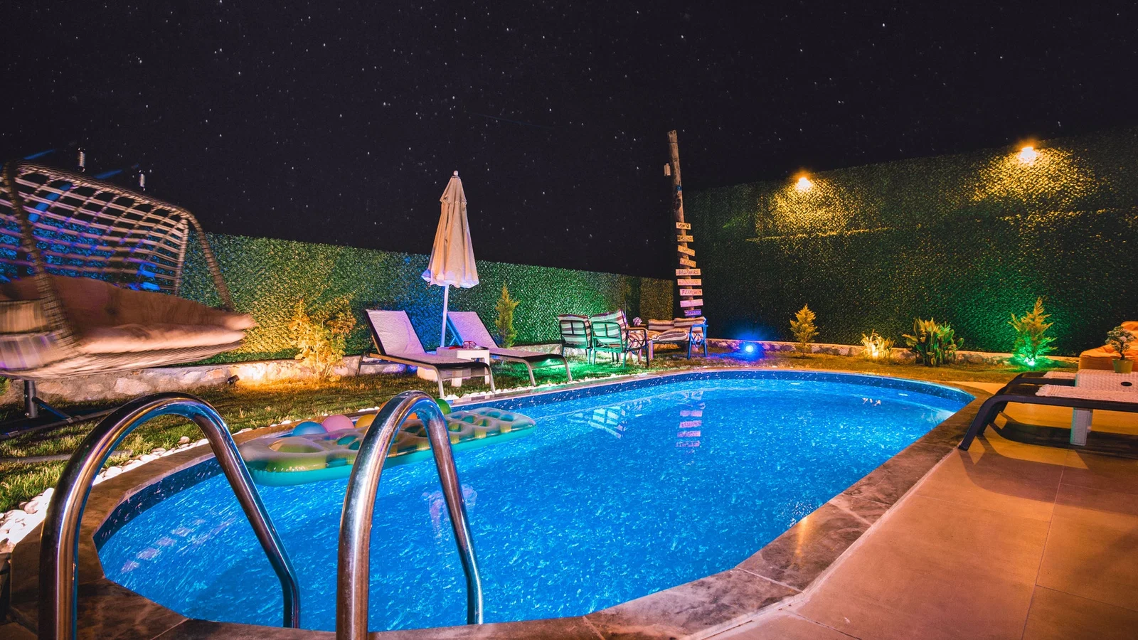 Çavdır’da Balayı Çiftlerine Uygun, Korunaklı Havuzlu, 2 Yatak Odalı, Kiralık Villa