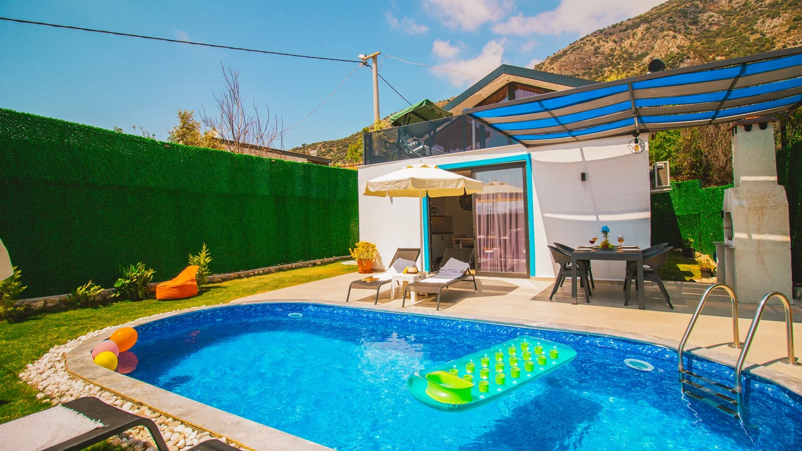 Çavdır’da Balayı Çiftlerine Uygun, Korunaklı Havuzlu, 2 Yatak Odalı, Kiralık Villa