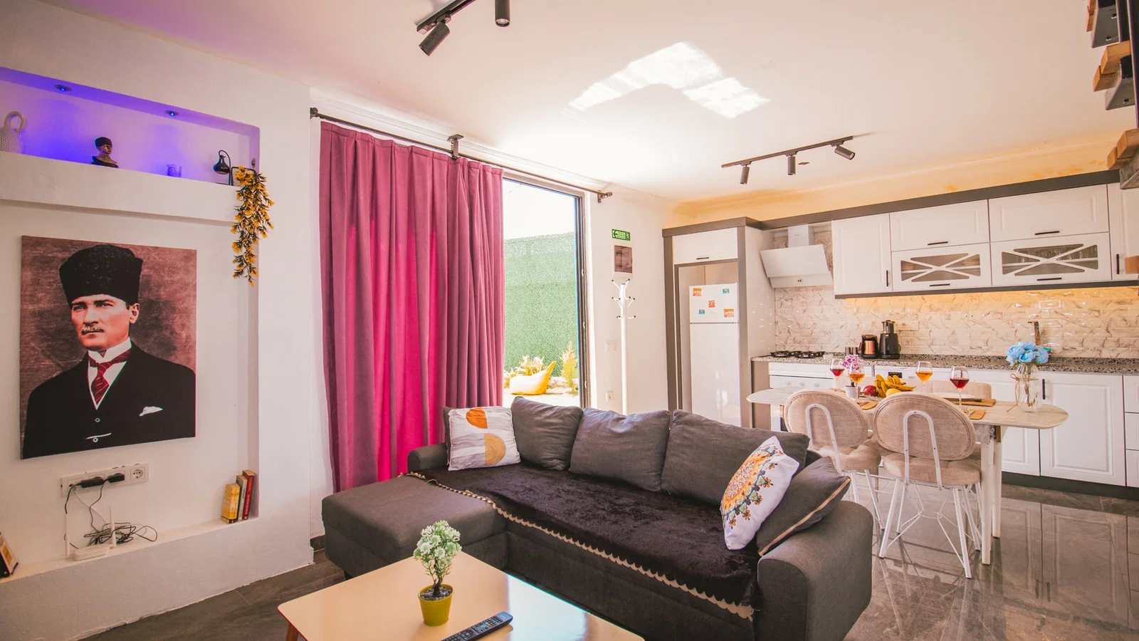 Çavdır’da Balayı Çiftlerine Uygun, Korunaklı Havuzlu, 2 Yatak Odalı, Kiralık Villa