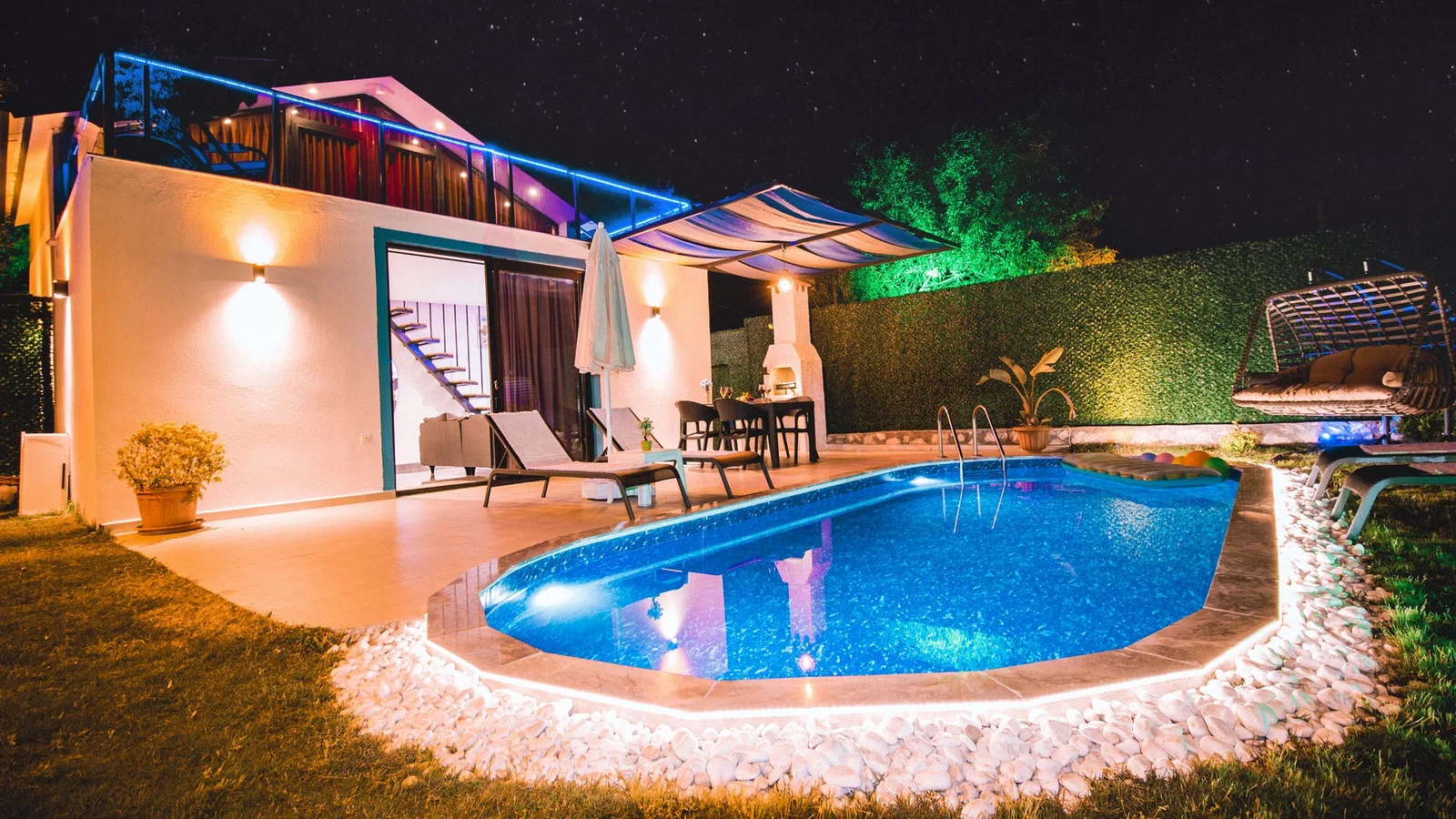 Çavdır’da Balayı Çiftlerine Uygun, Korunaklı Havuzlu, 2 Yatak Odalı, Kiralık Villa