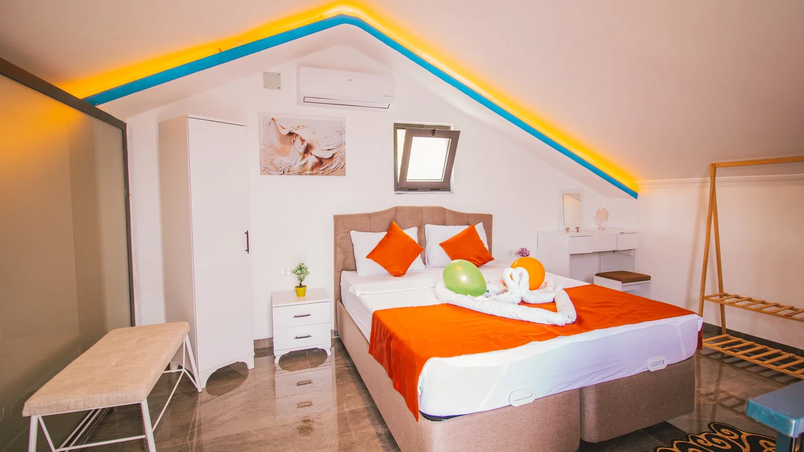 Çavdır’da Balayı Çiftlerine Uygun, Korunaklı Havuzlu, 2 Yatak Odalı, Kiralık Villa