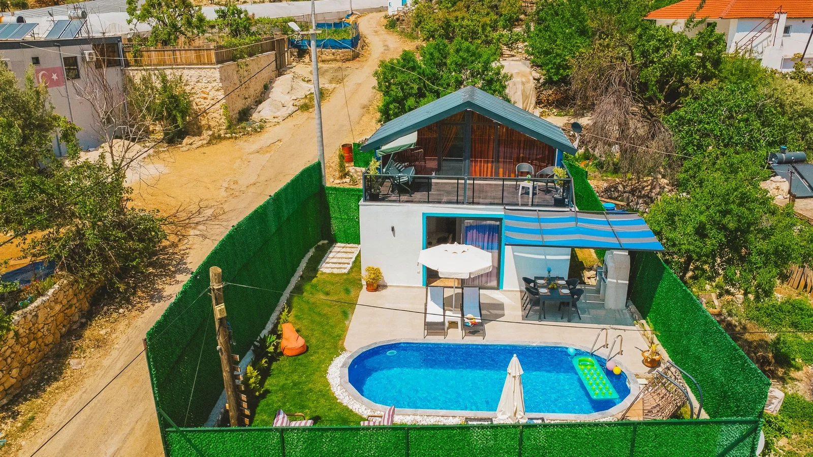 Çavdır’da Balayı Çiftlerine Uygun, Korunaklı Havuzlu, 2 Yatak Odalı, Kiralık Villa