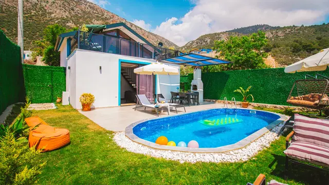Çavdır’da Balayı Çiftlerine Uygun, Korunaklı Havuzlu, 2 Yatak Odalı, Kiralık Villa
