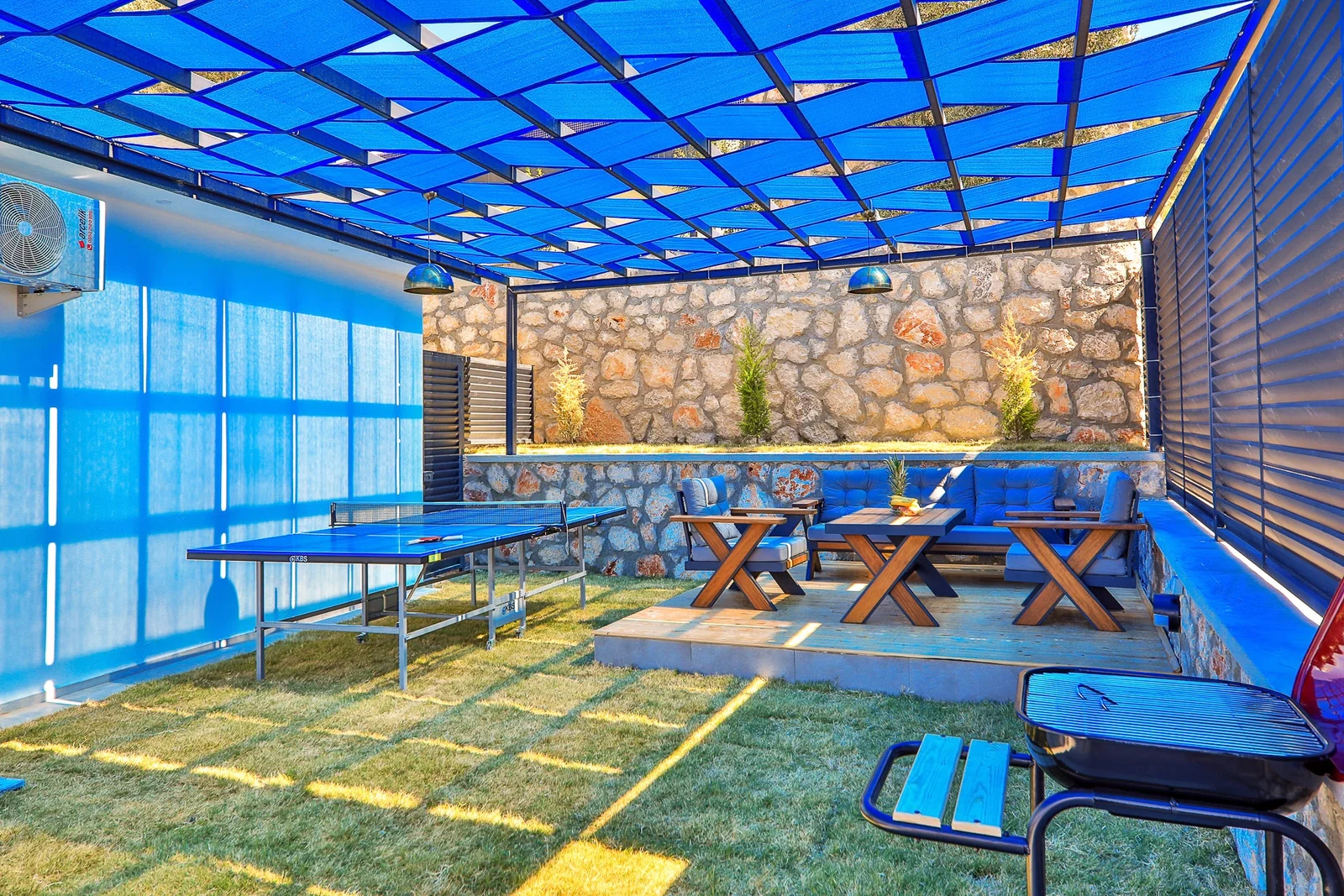 Yeşilköy’de Balayı Çiftlerine Uygun, Çocuk Havuzlu, Jakuzili, Kiralık Villa